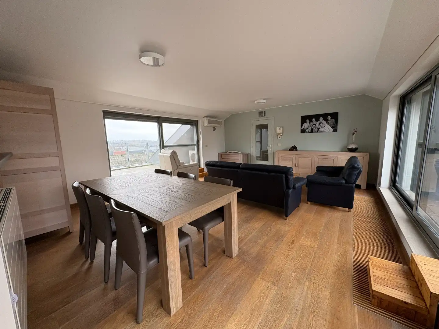 Schitterend appartement met 2 slaapkamers en autostaanplaats! foto {{pictureIndex}}