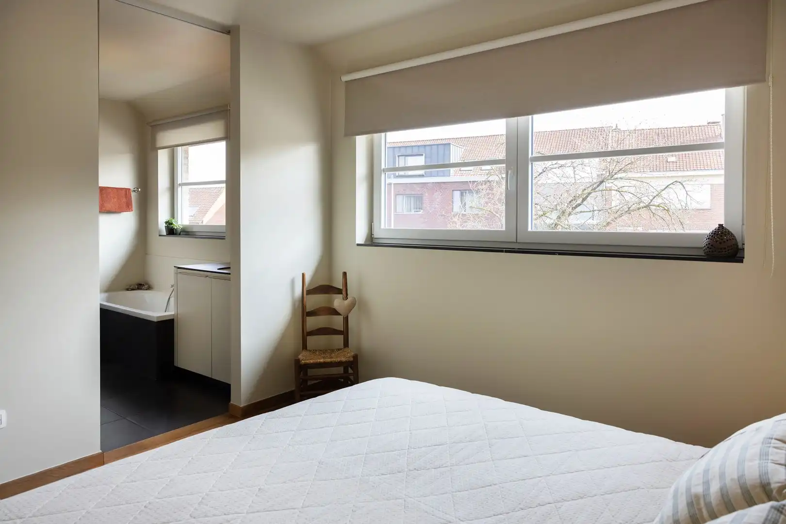 Gezellige stadswoning met zongerichte tuin, garage & parking. foto 8