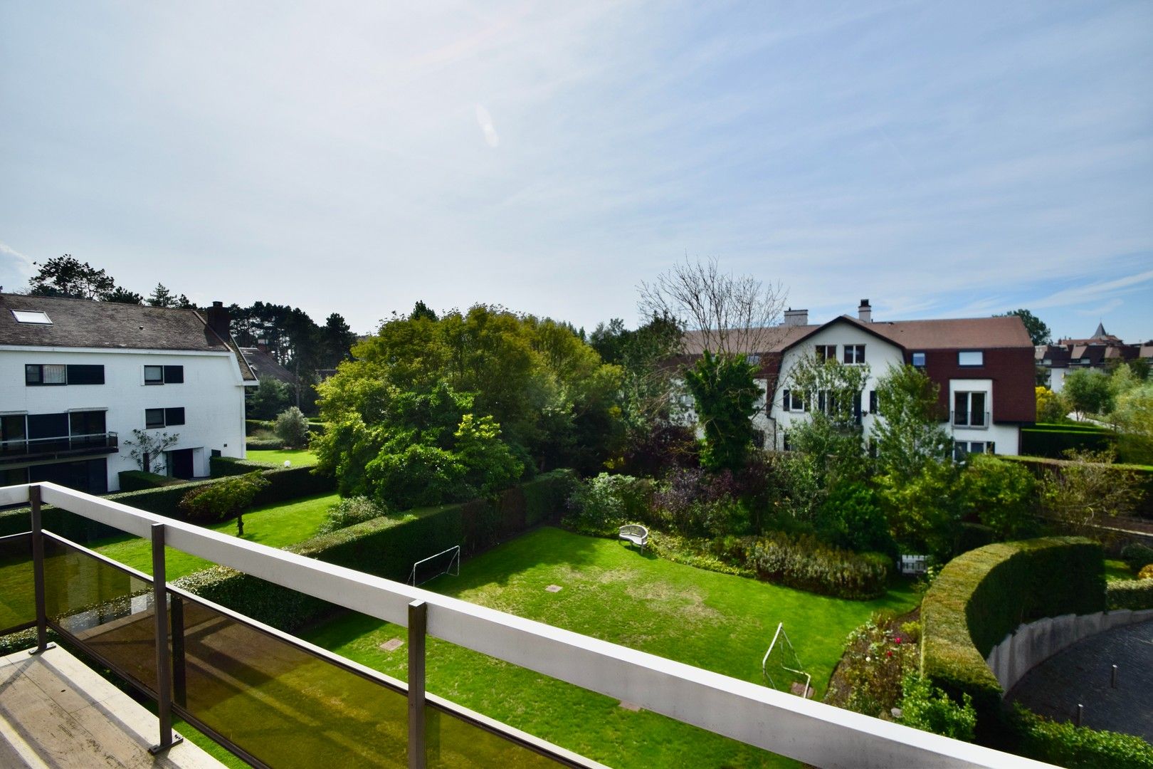 Zonnig gerenoveerd appartement met zuidwestgericht terras en open zicht op wandelafstand van het strand in hartje Zoute. foto 34