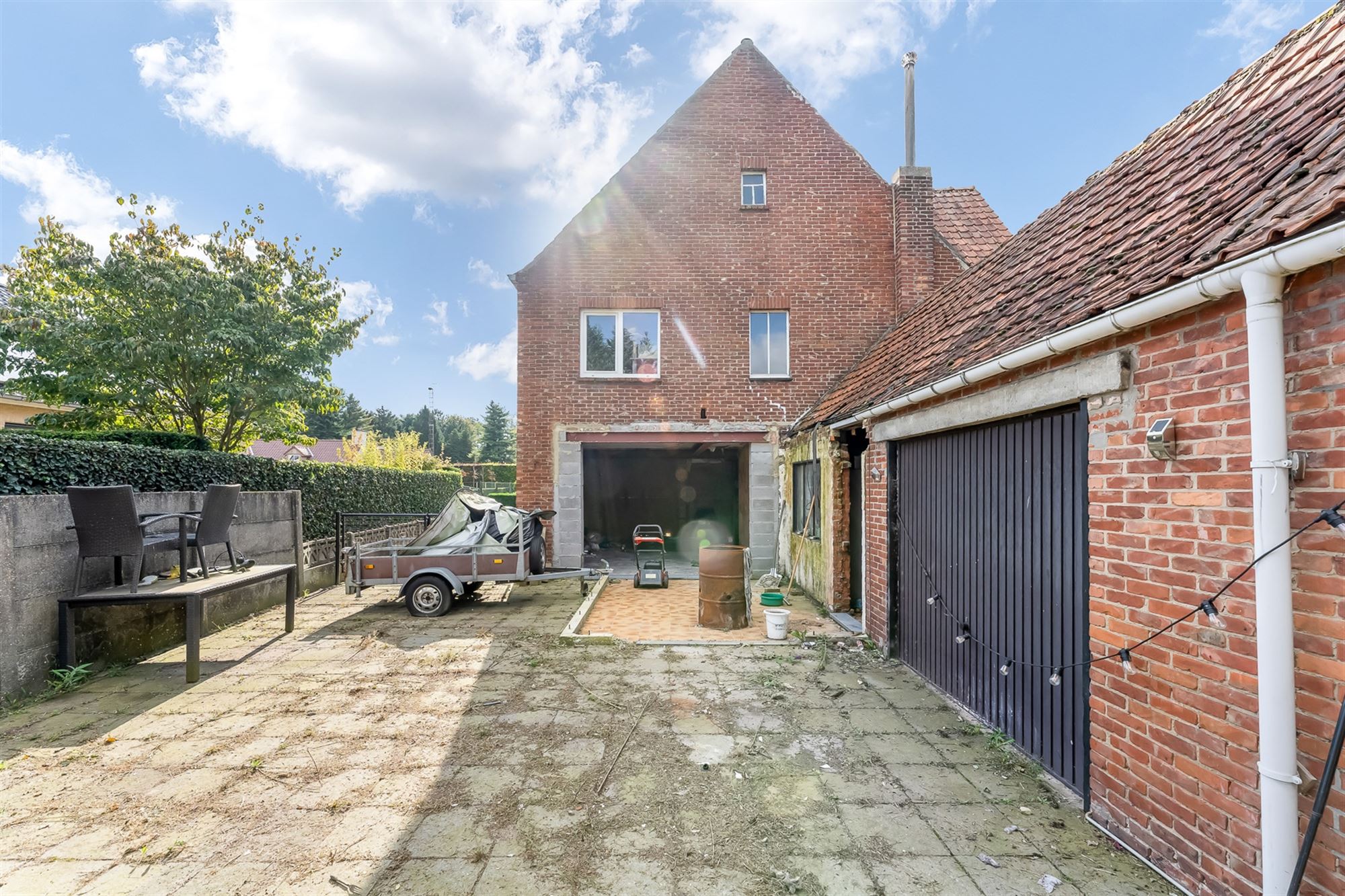 WONING ALS RENOVATIEPROJECT OP ZEER GOEDE LOCATIE TE ZONHOVEN foto 3