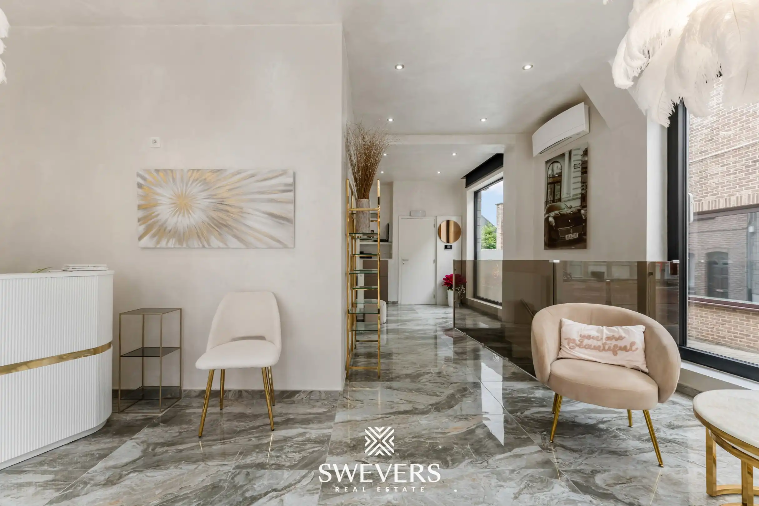 Handelspand met duplexappartement op centrale ligging in Sint-Truiden – volledig gerenoveerd in 2023 foto 3