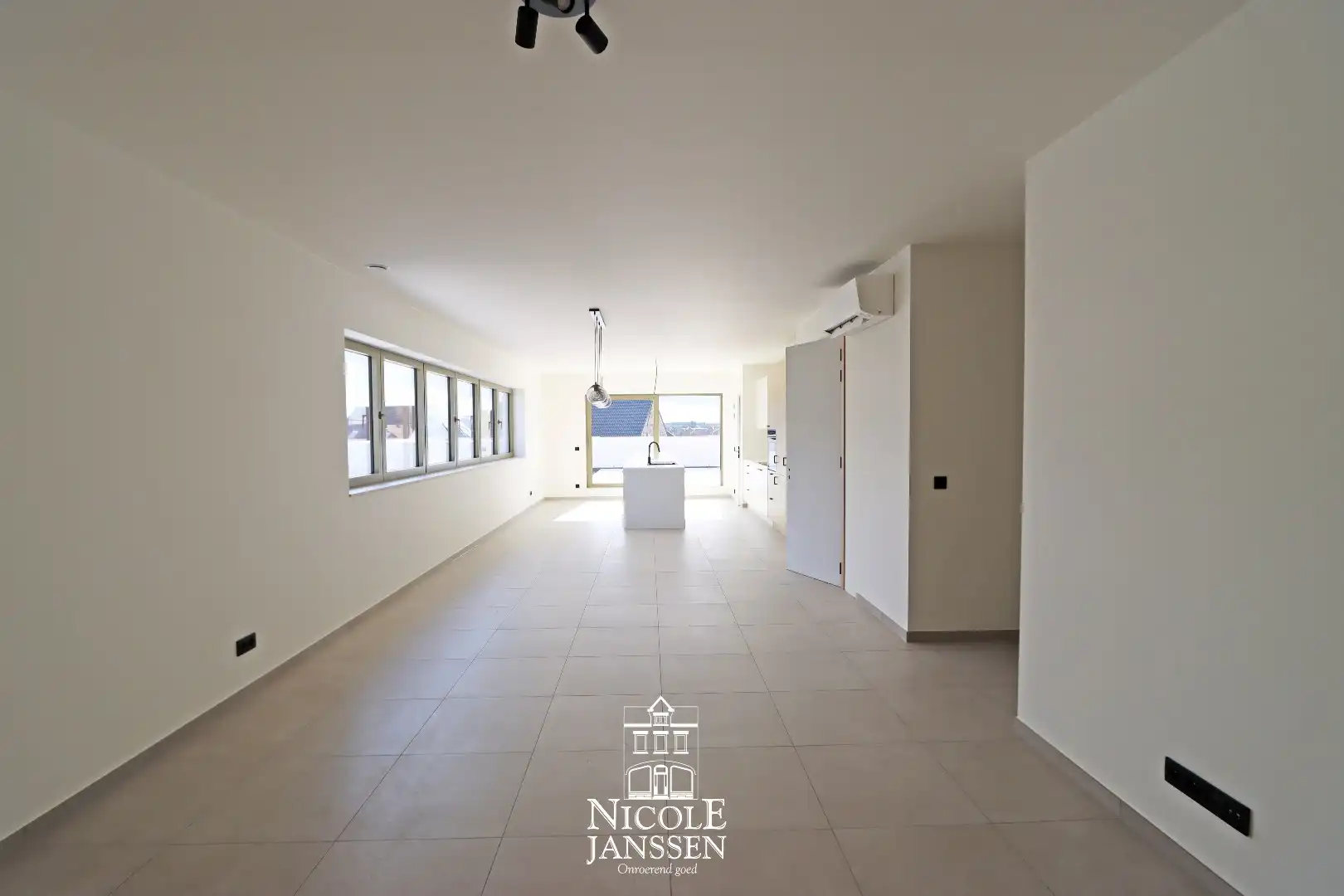 Penthouse met twee autostandplaatsen foto 4