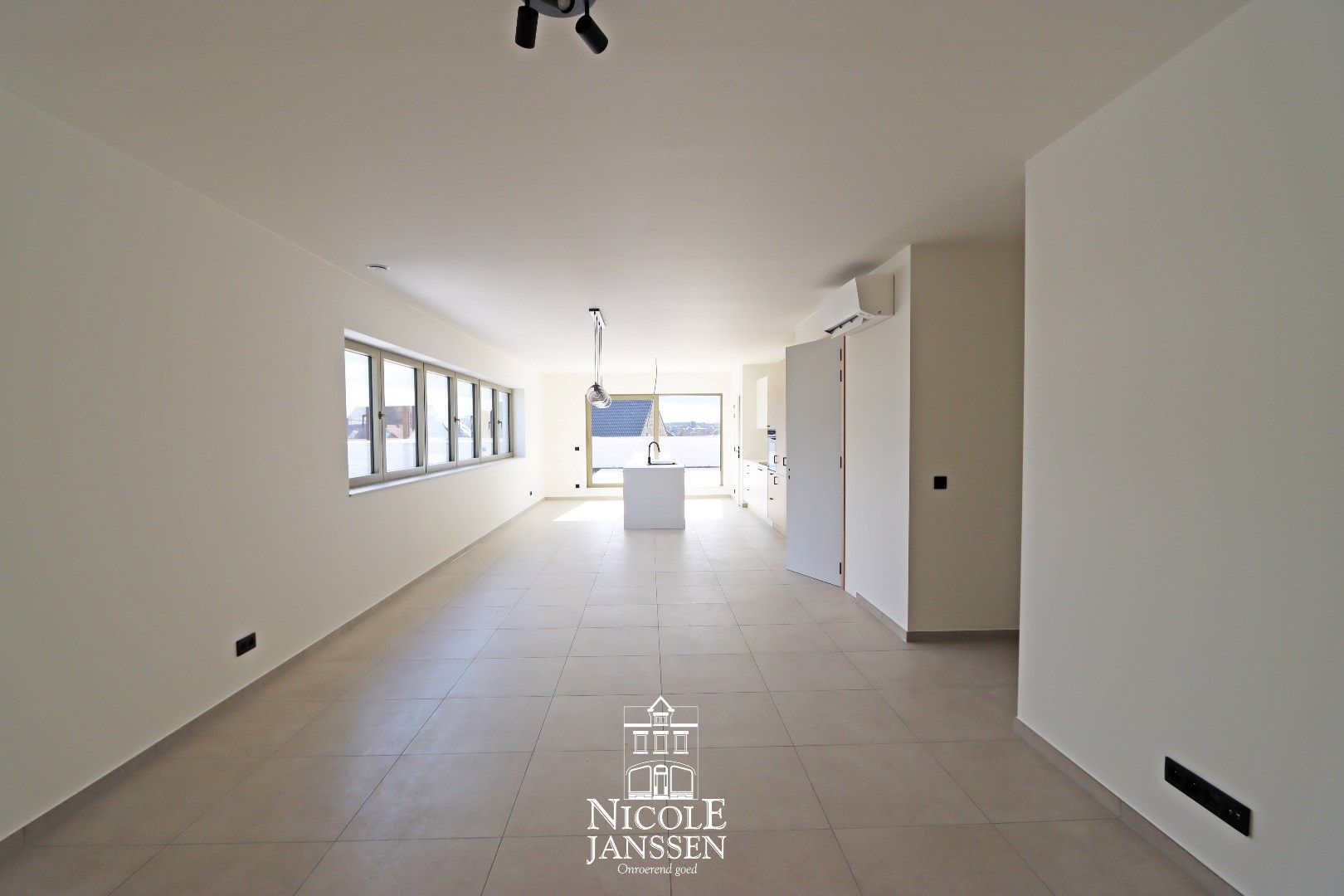 Penthouse met twee autostandplaatsen foto 4