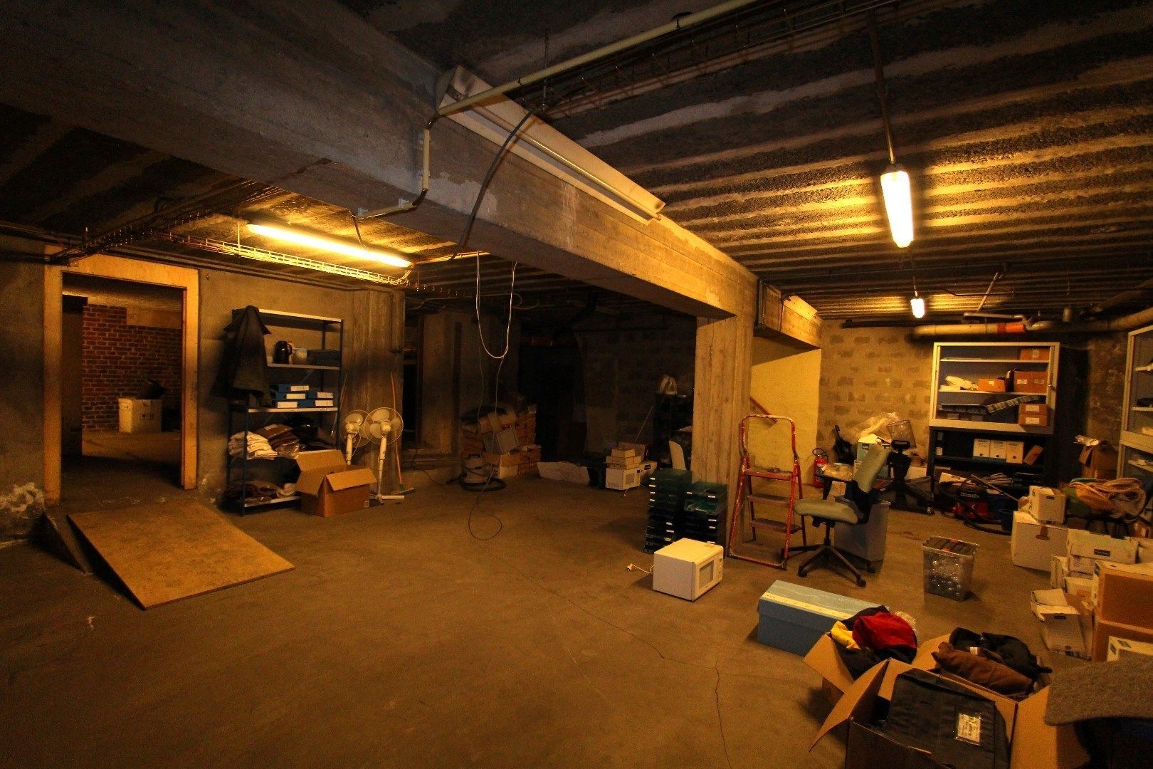 UITSTEKEND GELEGEN HANDELSPAND - MODERN INGERICHT EN INSTAPKLAAR foto 10