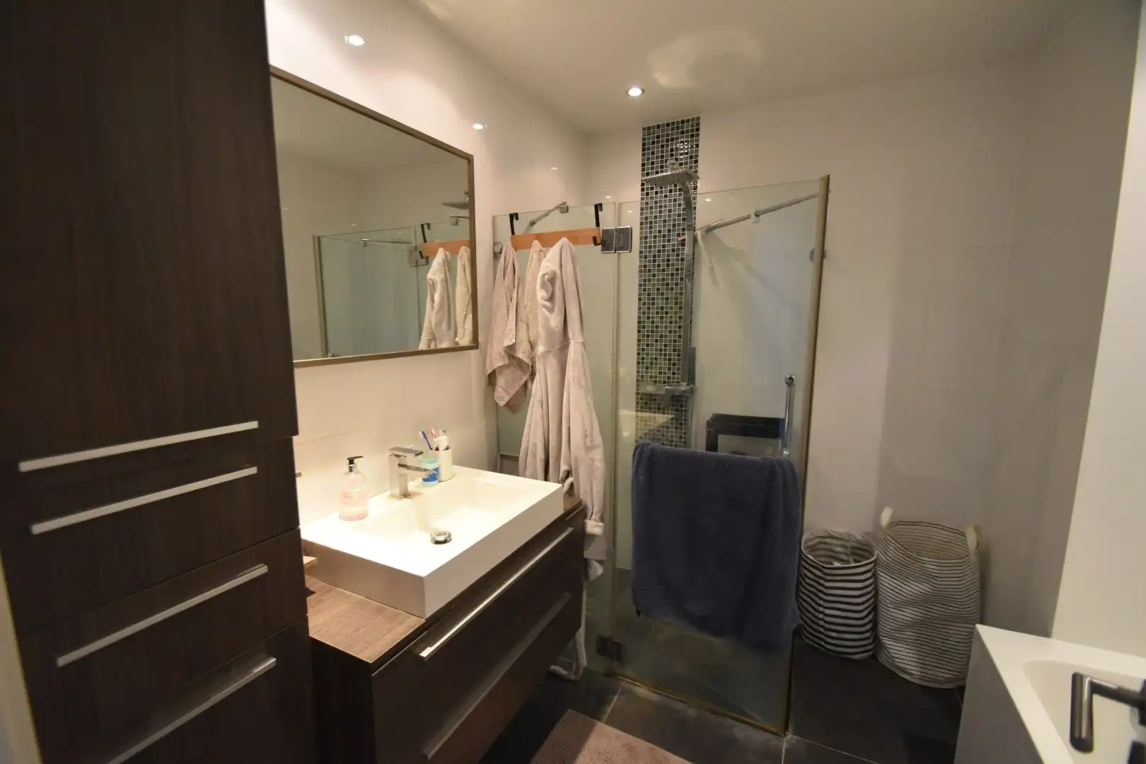 Modern gelijkvloers appartement foto 6