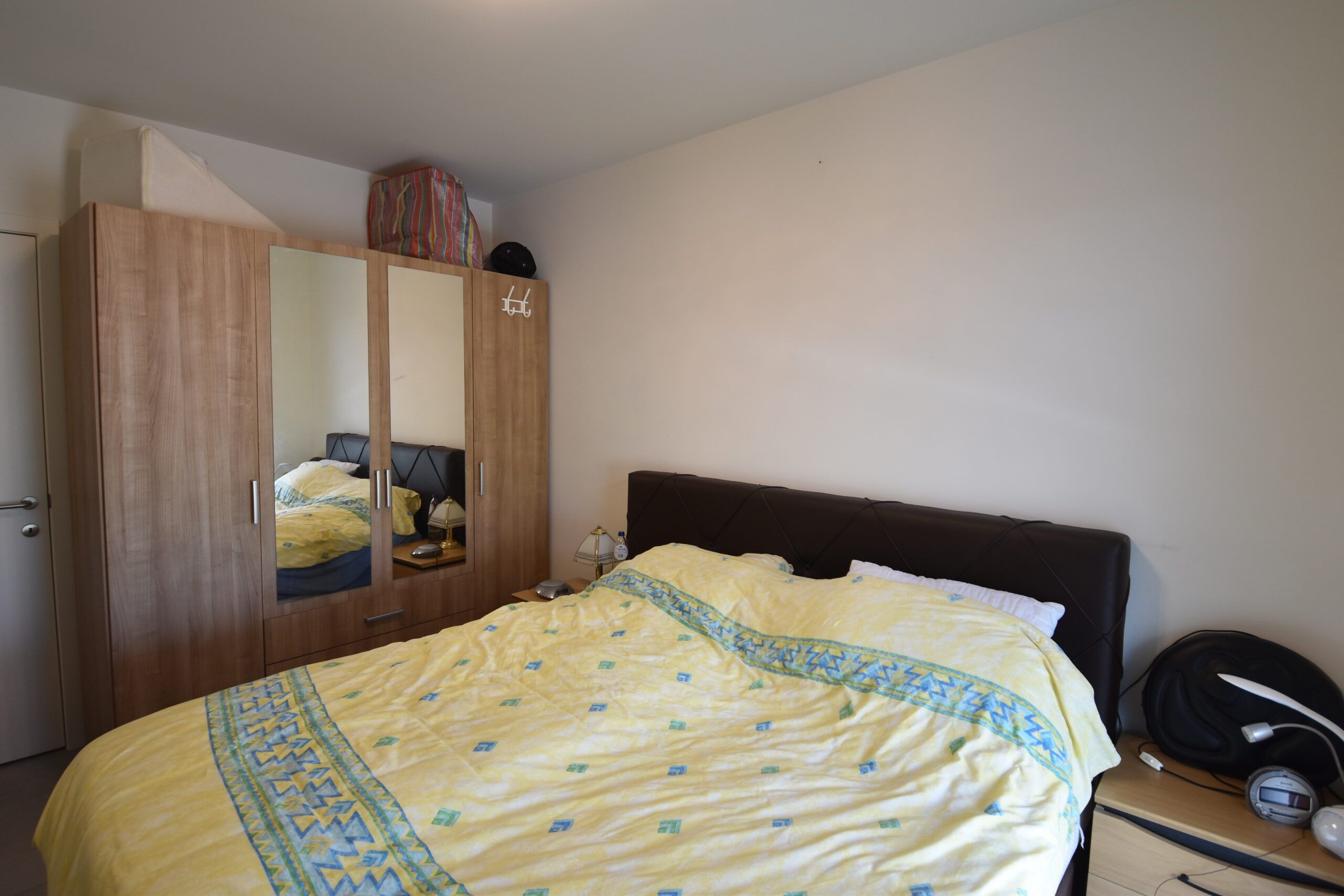 Recent 2-slaapkamerappartement met garage in hartje Nieuwkerken-Waas foto 11