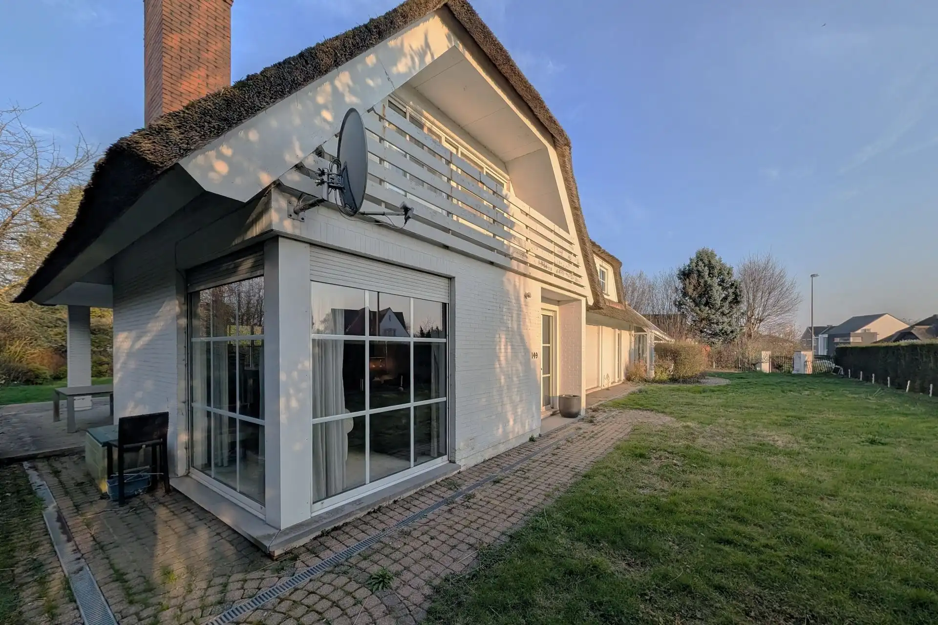 Verzorgde villa met 4 slpk. en veel privacy nabij de grens met Maastricht (NL) foto 5