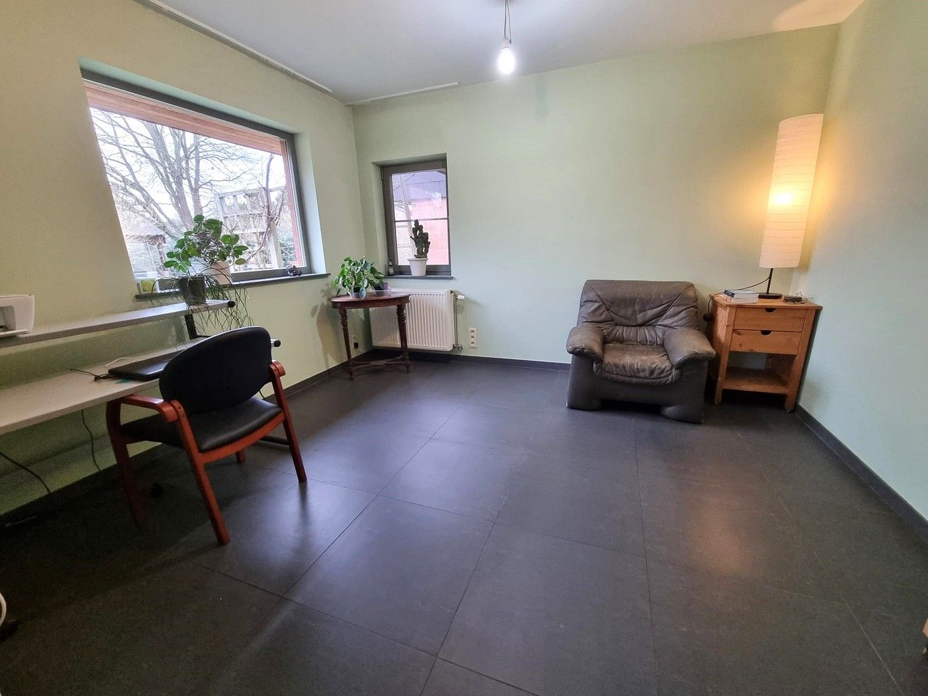 Vernieuwde woning, zeer rustig gelegen met enorm grote zolderruimte. Veel potentieel! foto 5