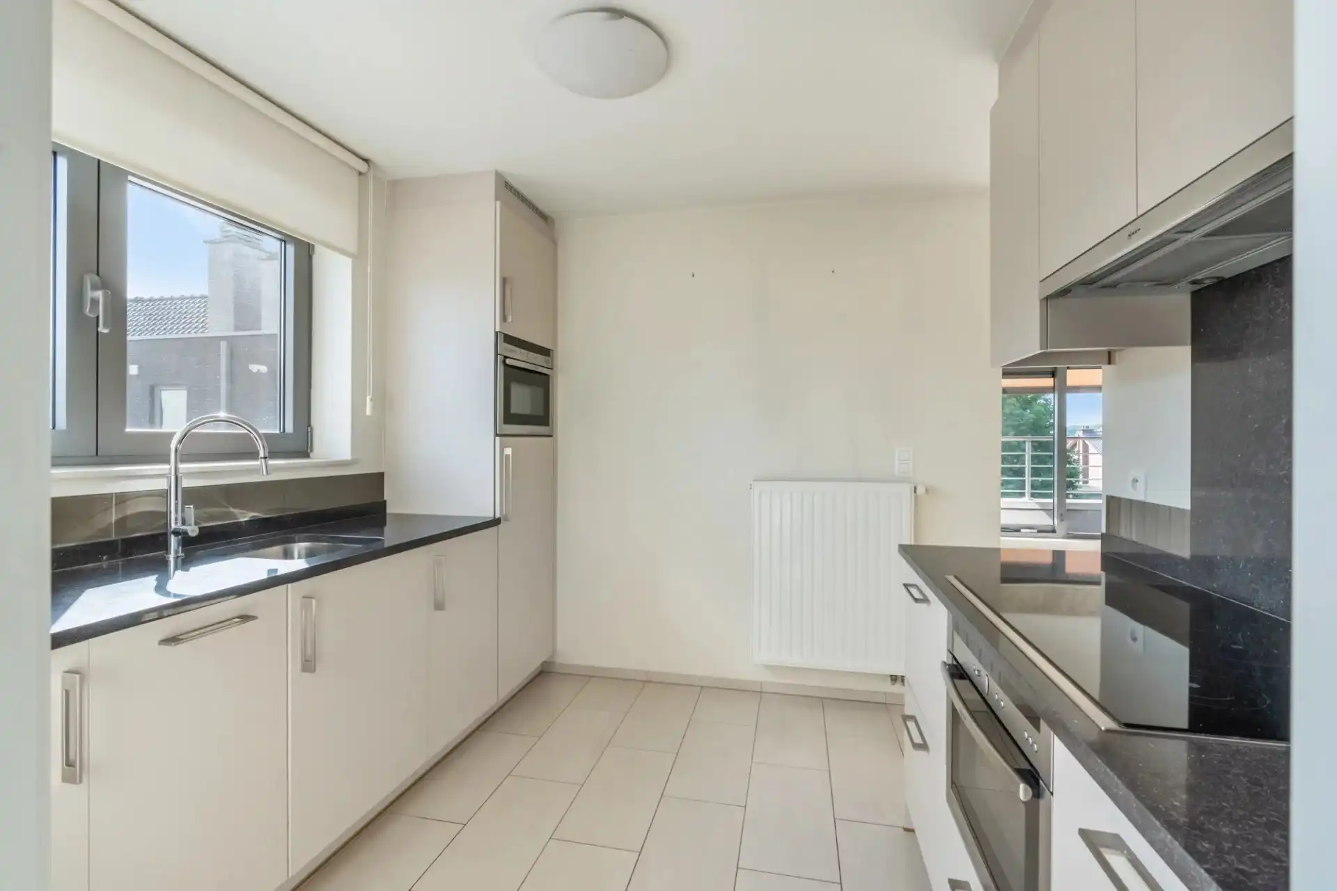 Instapklaar appartement met ruim terras in Heusden foto 5