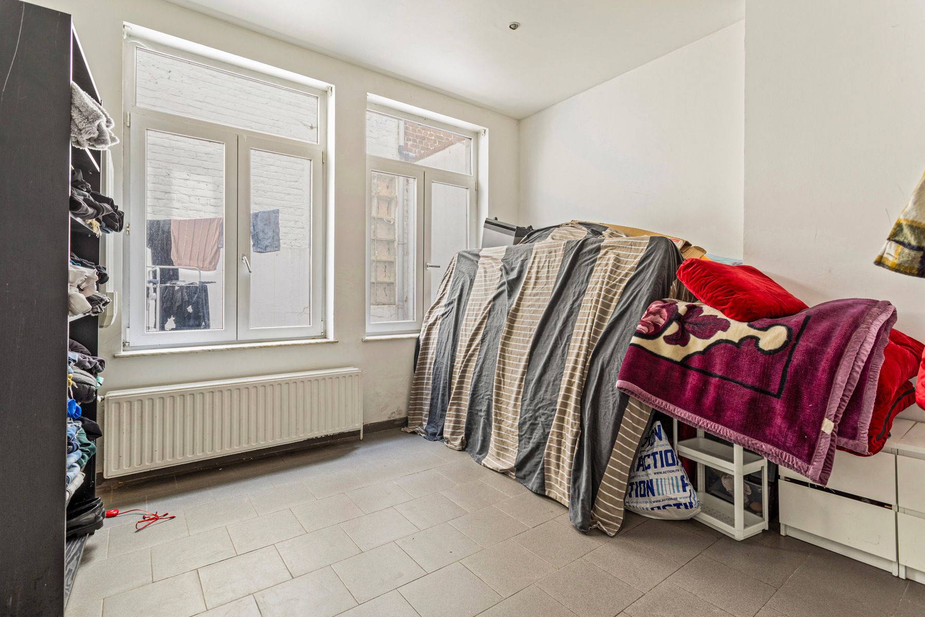 Gelijkvloerse praktijk + leefruimte en koer te centrum Halle foto 11