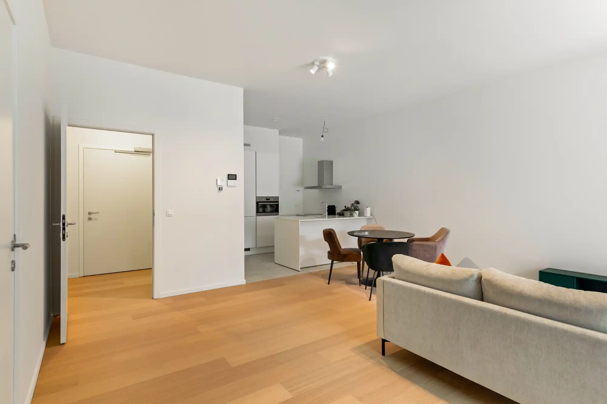 Ruim nieuwbouw app. van 148 m² met handel-/praktijkruimte foto 8