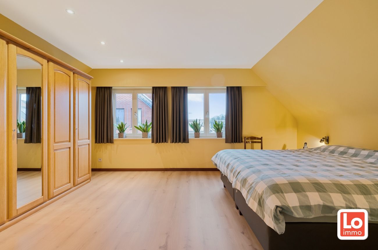 VERKOCHT! Charmante alleenstaande woning met grote tuin te Sint-Amandsberg! foto 12