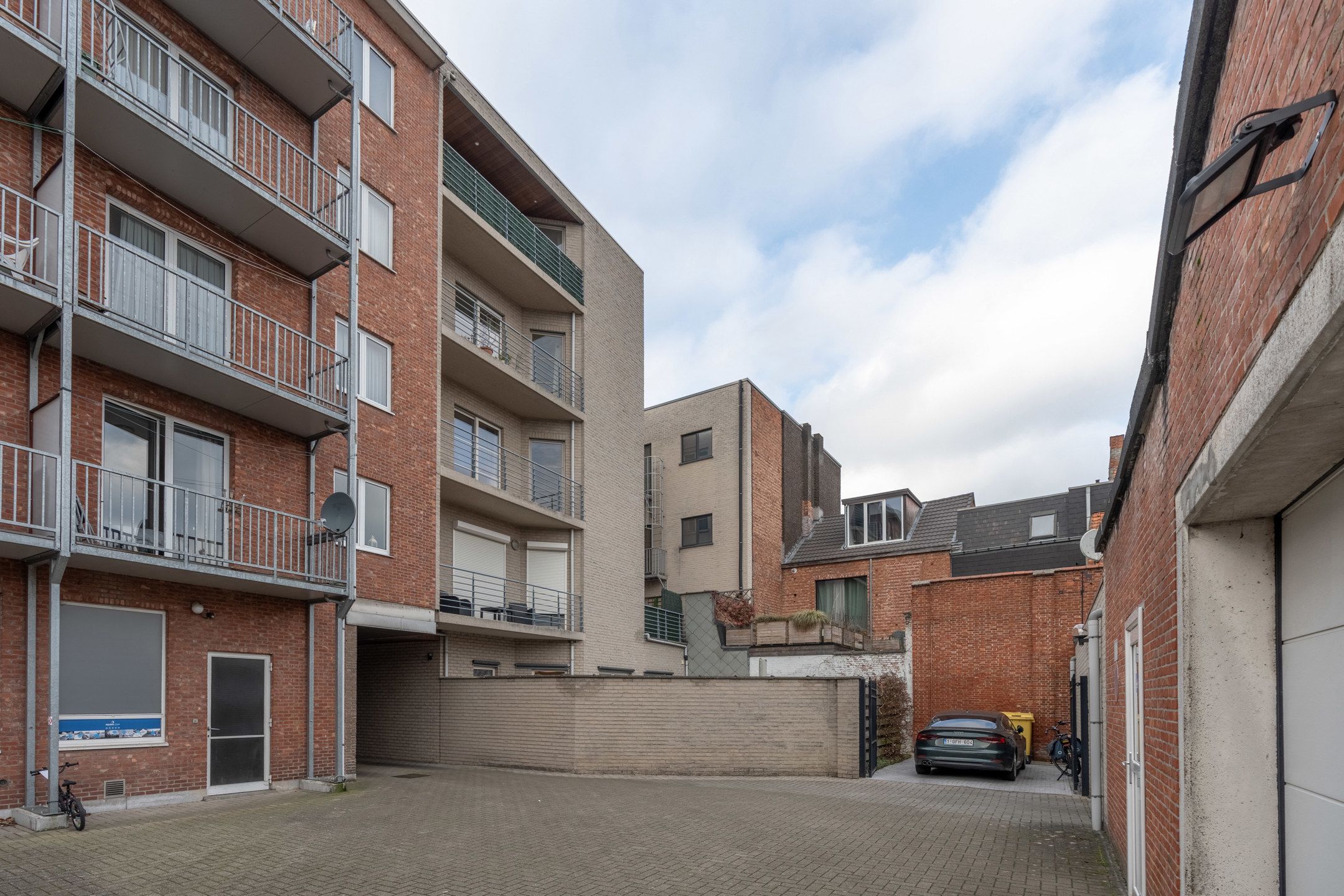 Zeer ruim appartement met o.a. 3 slaapkamers, 3 terrassen en autostaanplaats. foto 26