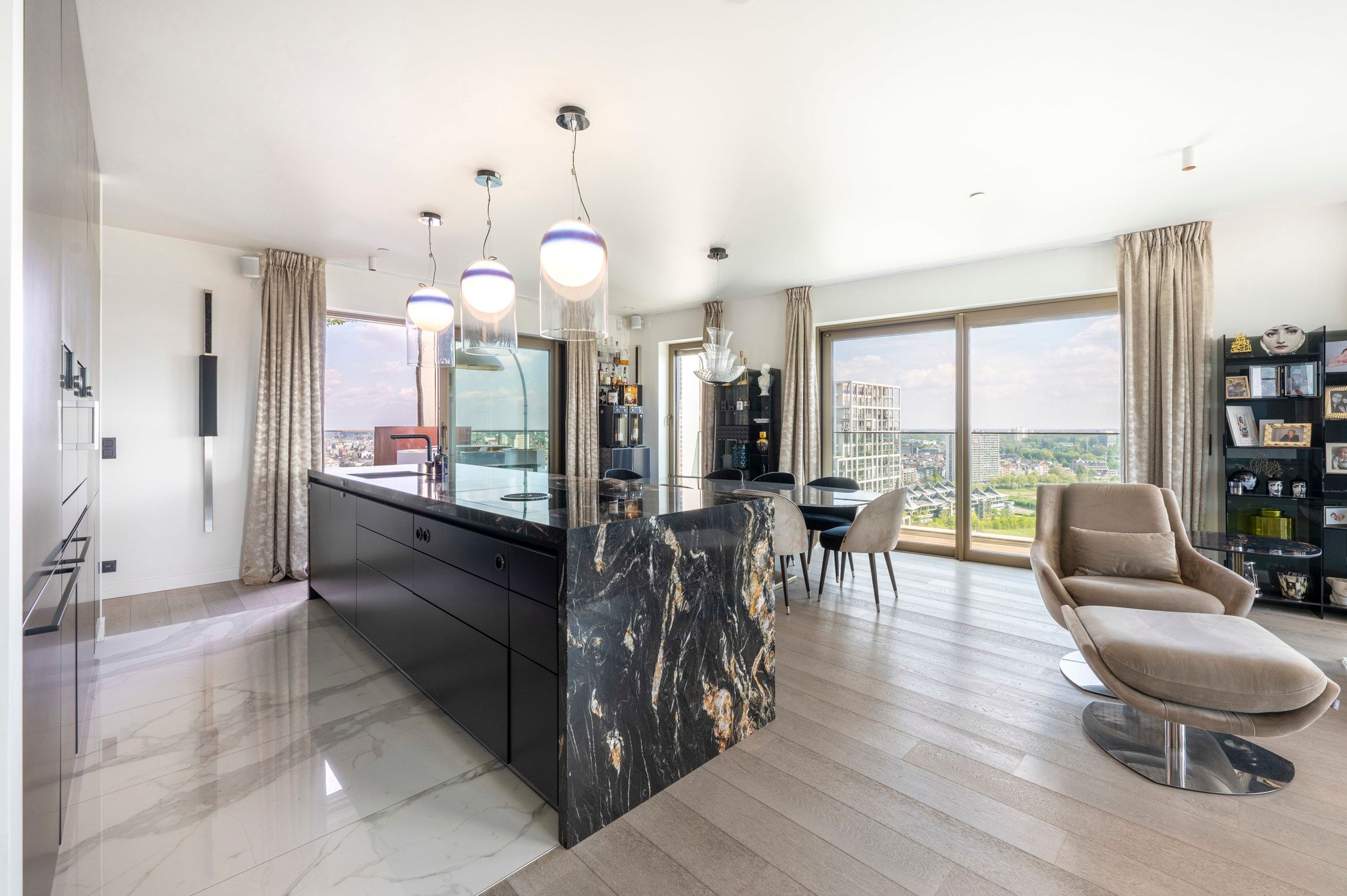Exclusief appartement (ca.210m²) met riante terassen (ca.140m²) én zicht op de Schelde en de Stad!  foto 5