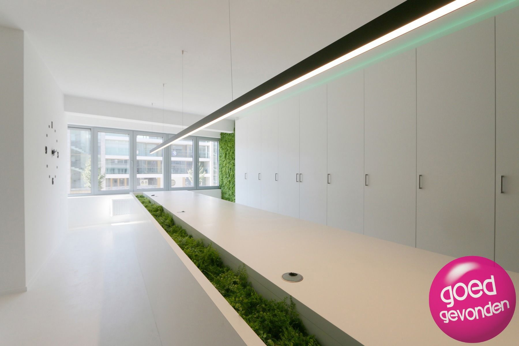 PLUG-IN modern kantoor + veel passage foto 15