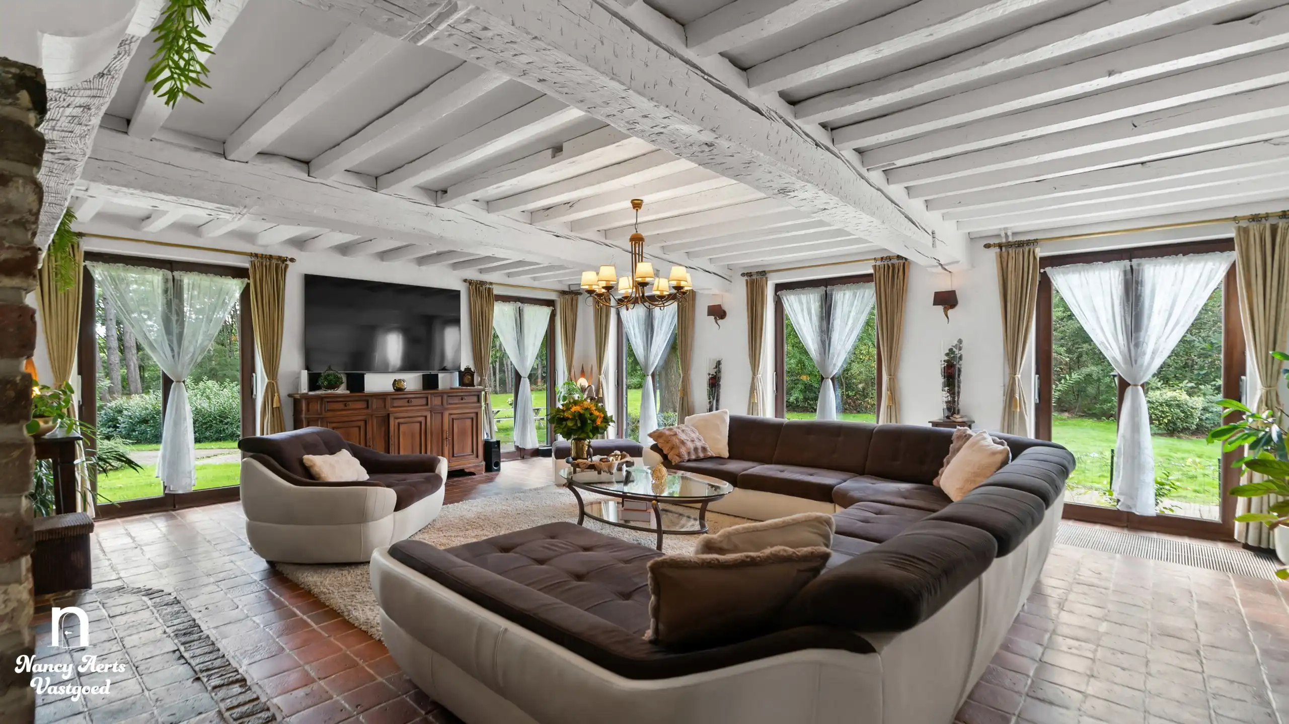 Exclusief landgoed op 1,28 ha met villa en paardenstallen foto 7