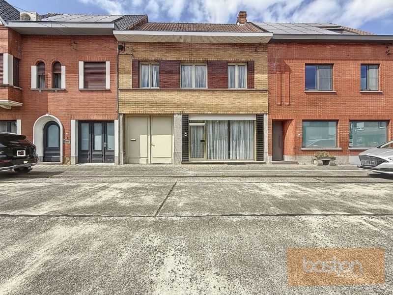 Hoofdfoto van de publicatie: Te koop: ruime woning met veel mogelijkheden in Marke!