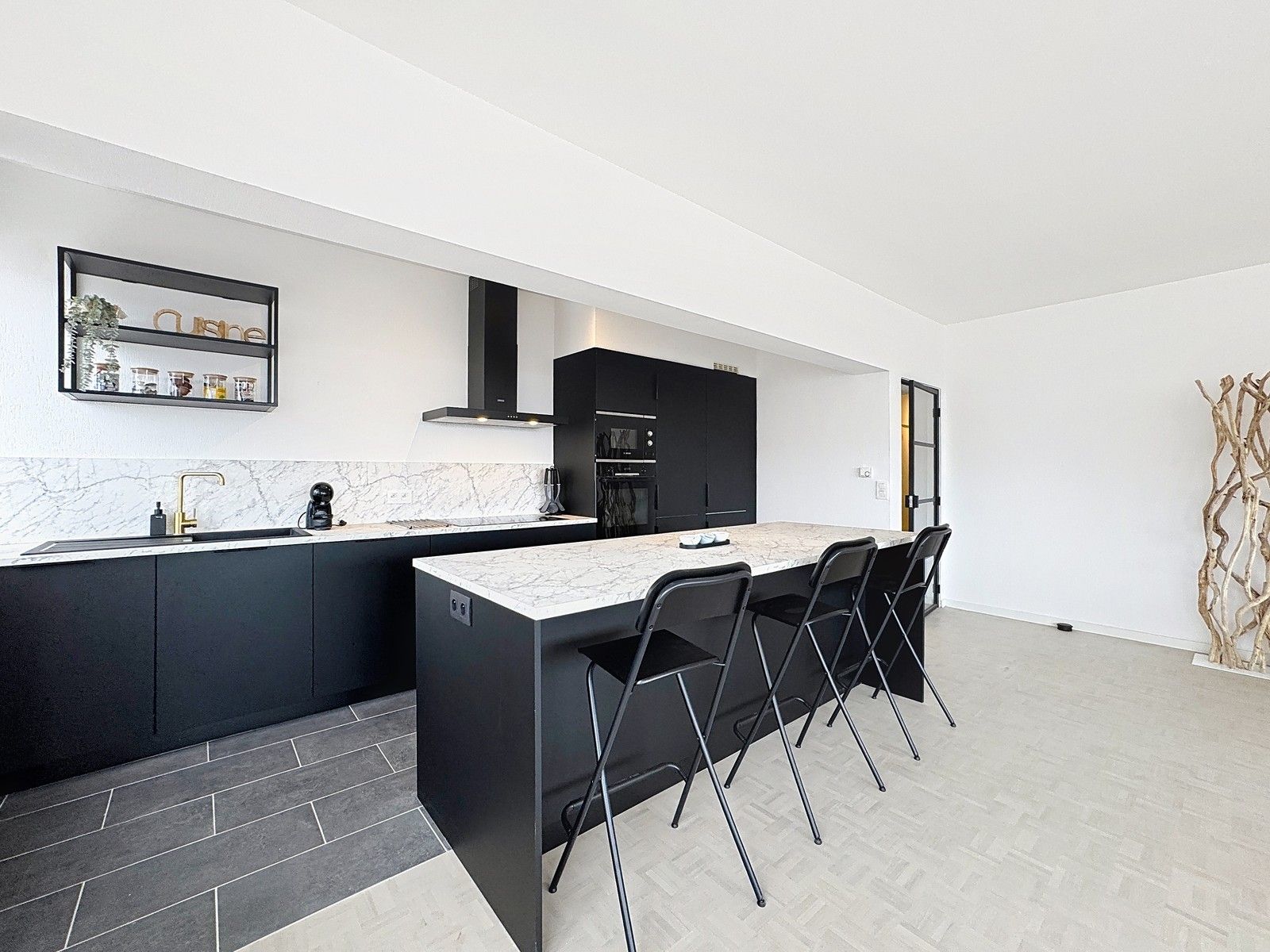 GERENOVEERD gemeubeld appartement aan de JACHTHAVEN met 3 slpks én 3 terrassen! foto 7