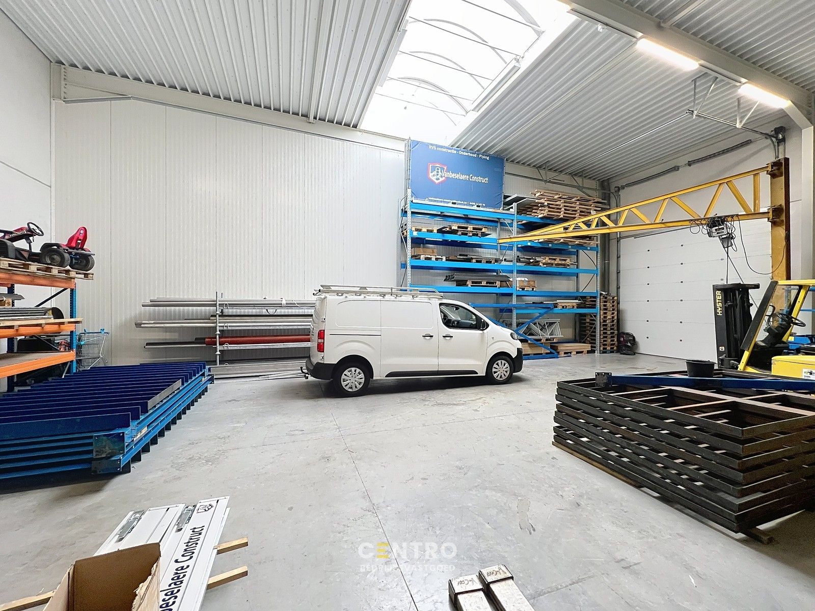 Instapklare LOODS (216m²) voorzien van sectionaalpoort (4,5 x 4,5m) met aparte loopdeur en VH van 7m. Op industriezone te Houthulst! foto 6