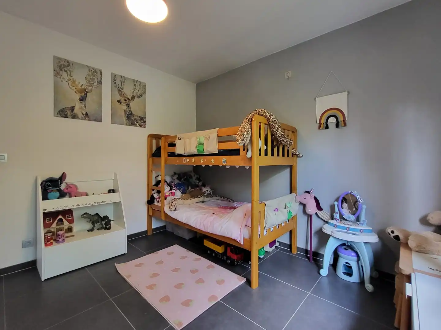 In een landelijke omgeving bevindt zich deze grondig gerenoveerde woning op een mooi perceel van 1.102 m². foto 27