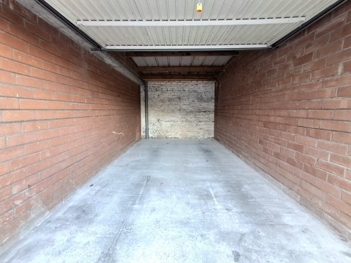 GARAGE GELEGEN IN HET CENTRUM VAN DEINZE foto 3