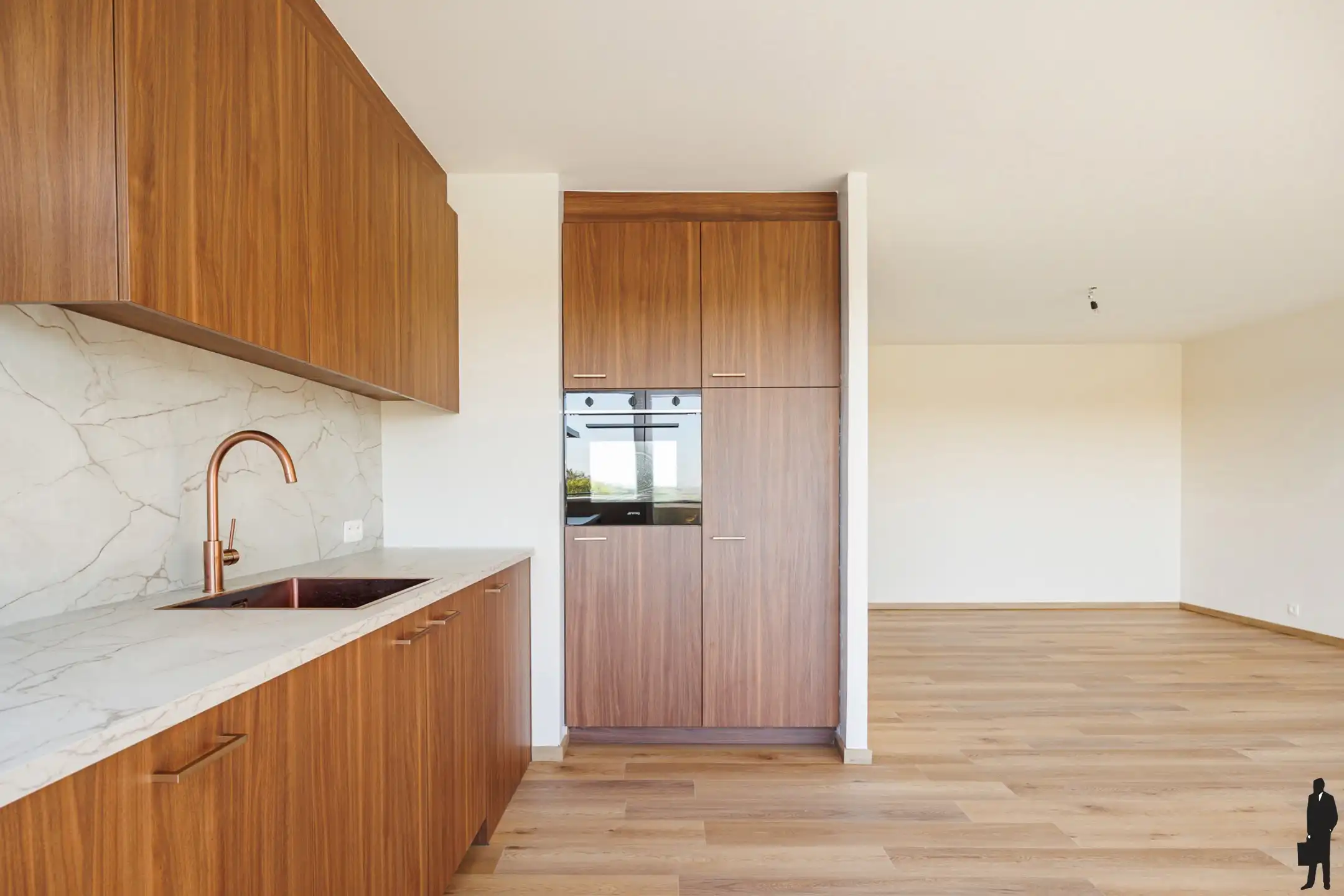 Gerenoveerd appartement met 2 slpks & dubbele garage  foto 4