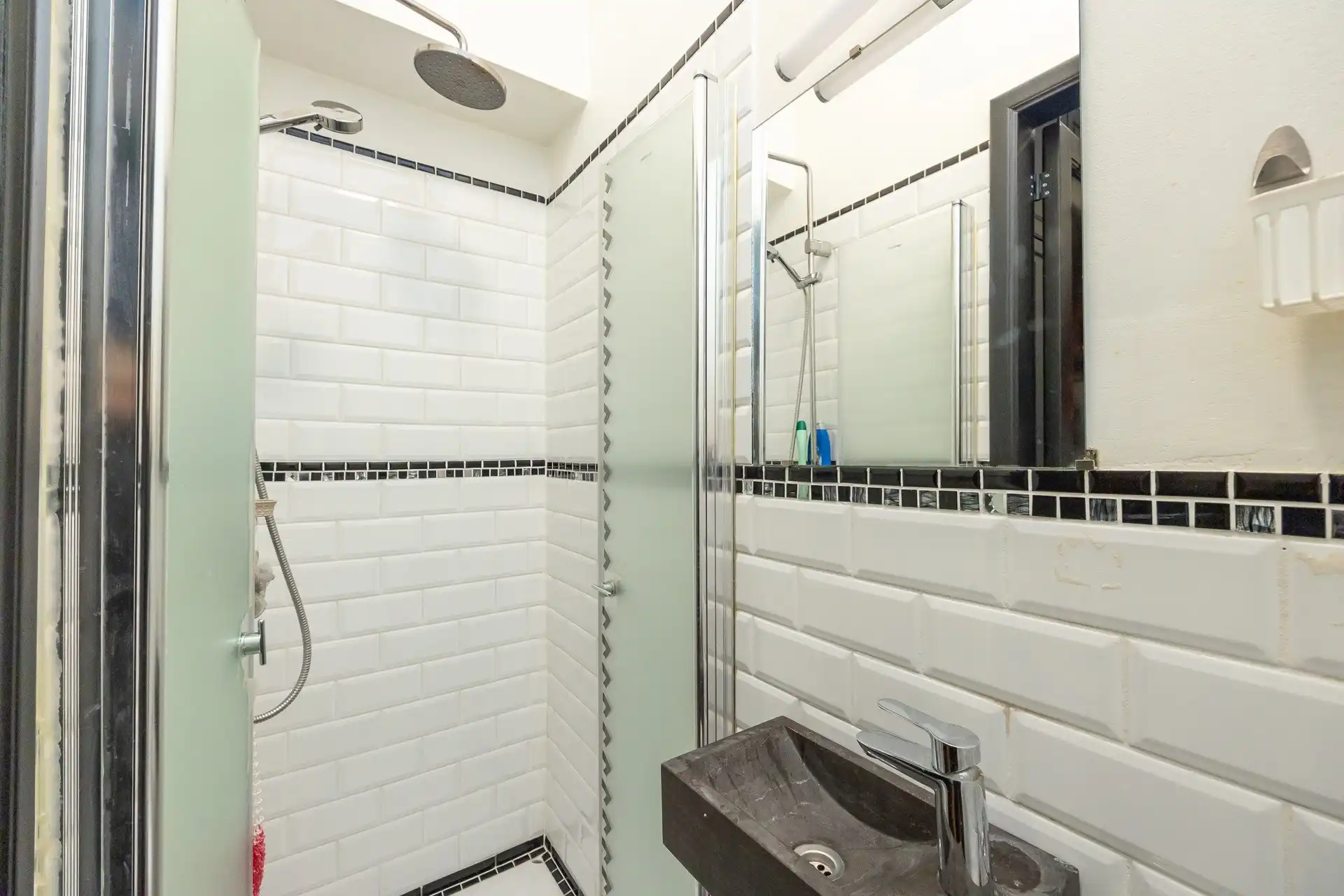 Ruime, instapklare gezinswoning met authentieke elementen in Berchem foto 39