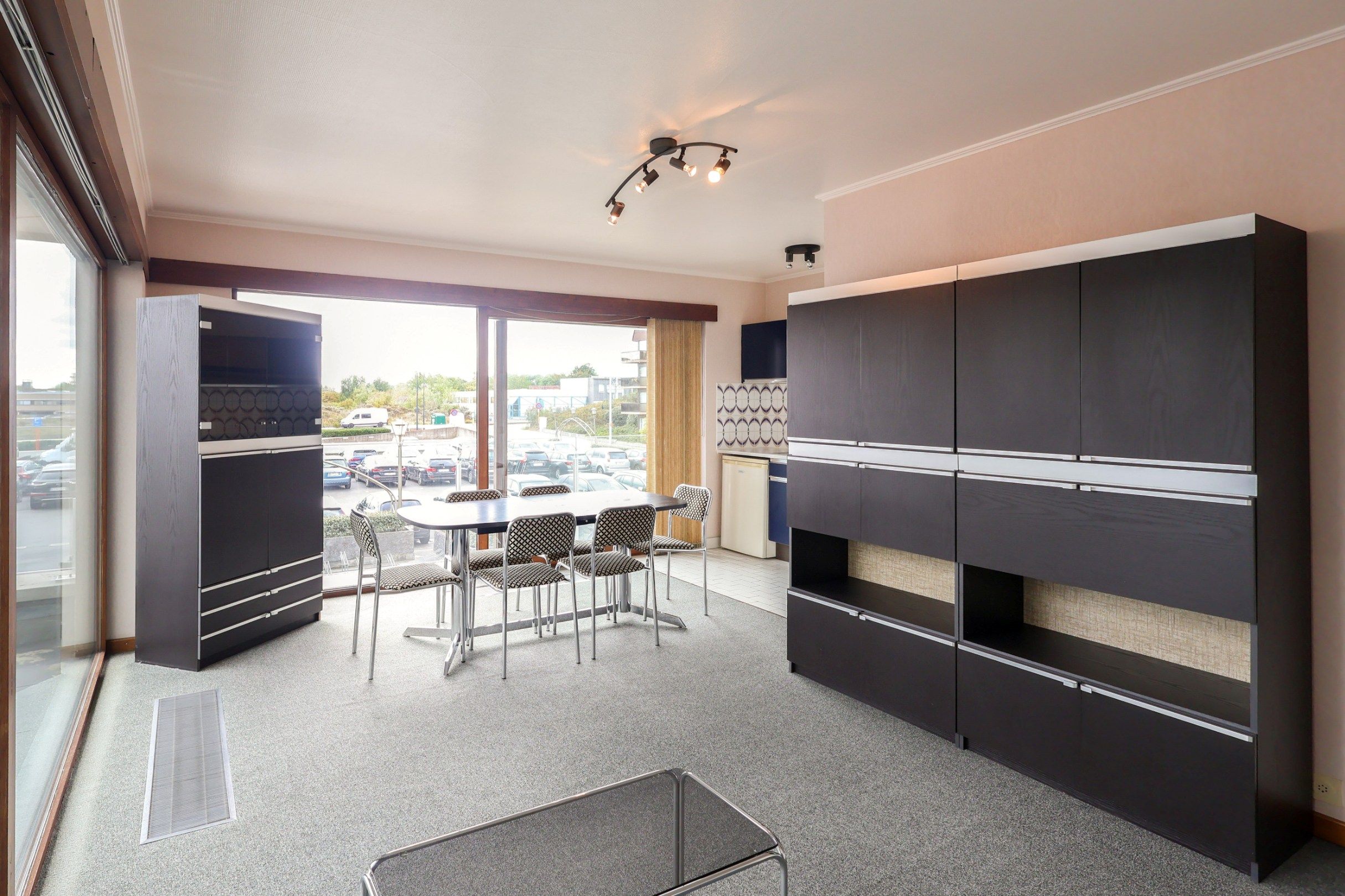 Zonnig appartement met 1 slaapkamer op de Zeedijk van Oostduinkerke foto 3
