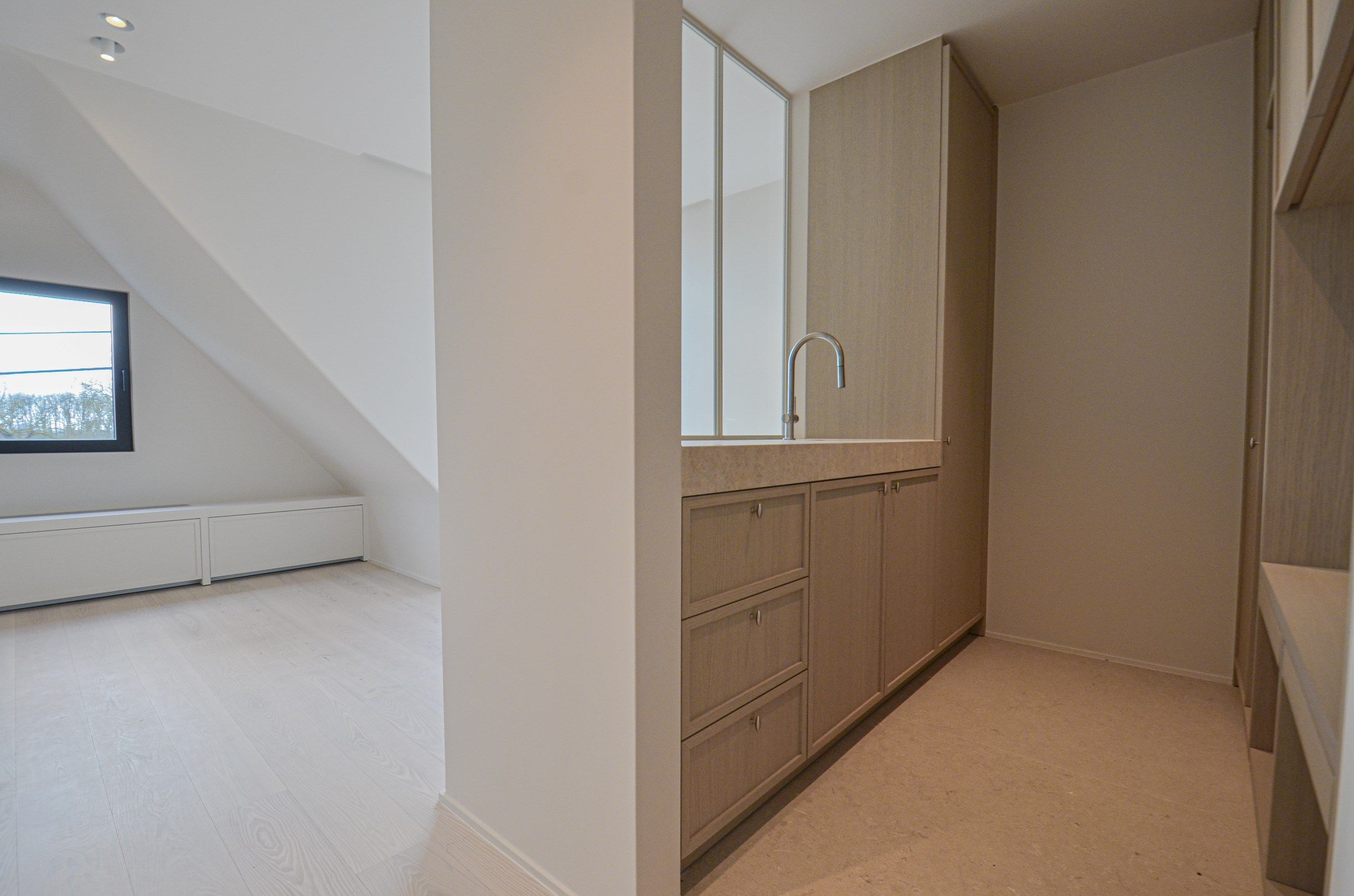 Exclusieve  nieuwbouwwoning afgewerkt met buitengewone materialen en design. foto 33