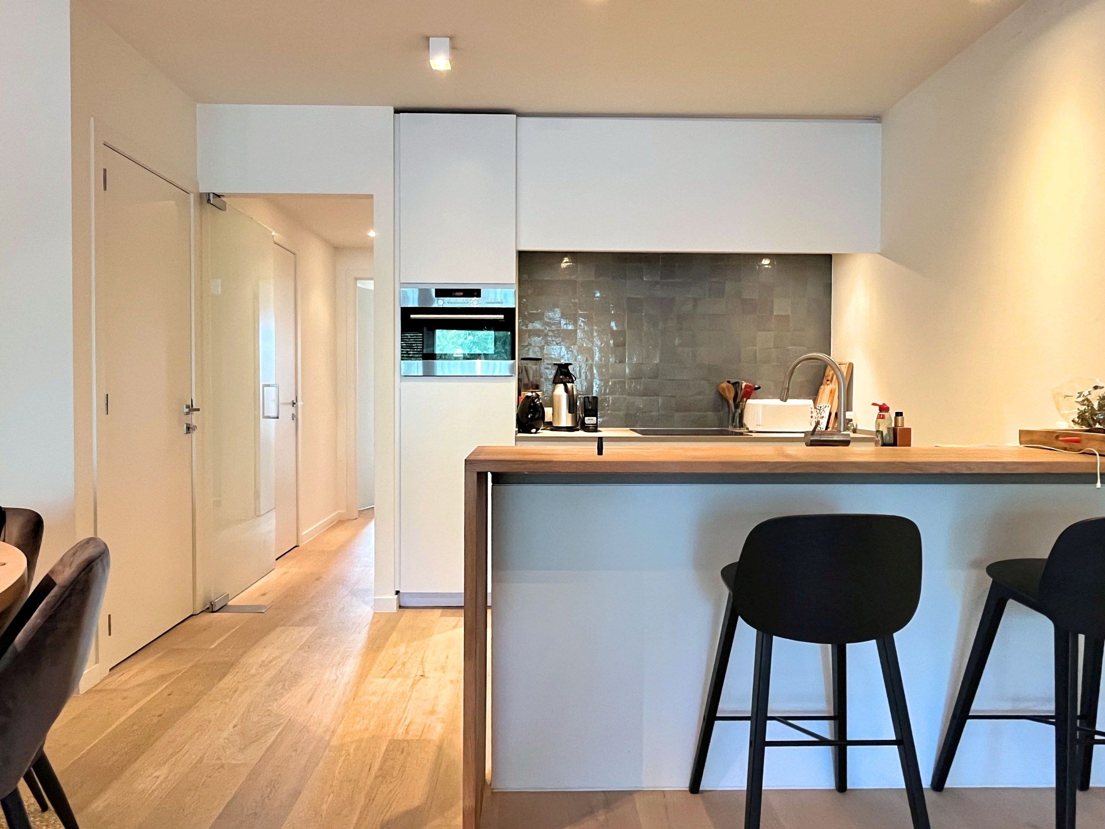 Recent appartement met garage en zicht op het meer. foto 8