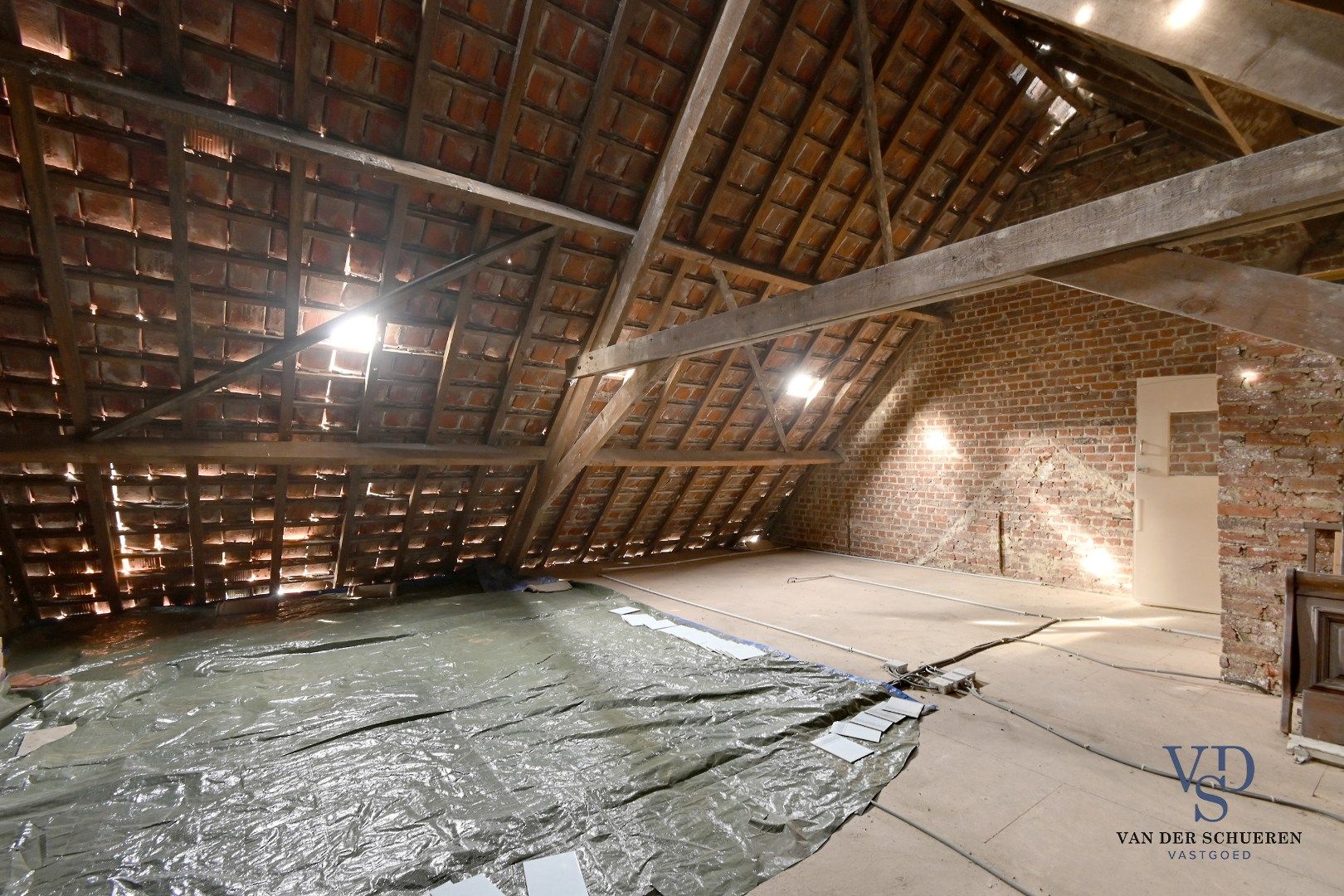 Te renoveren woning in centrum Balegem. foto 37