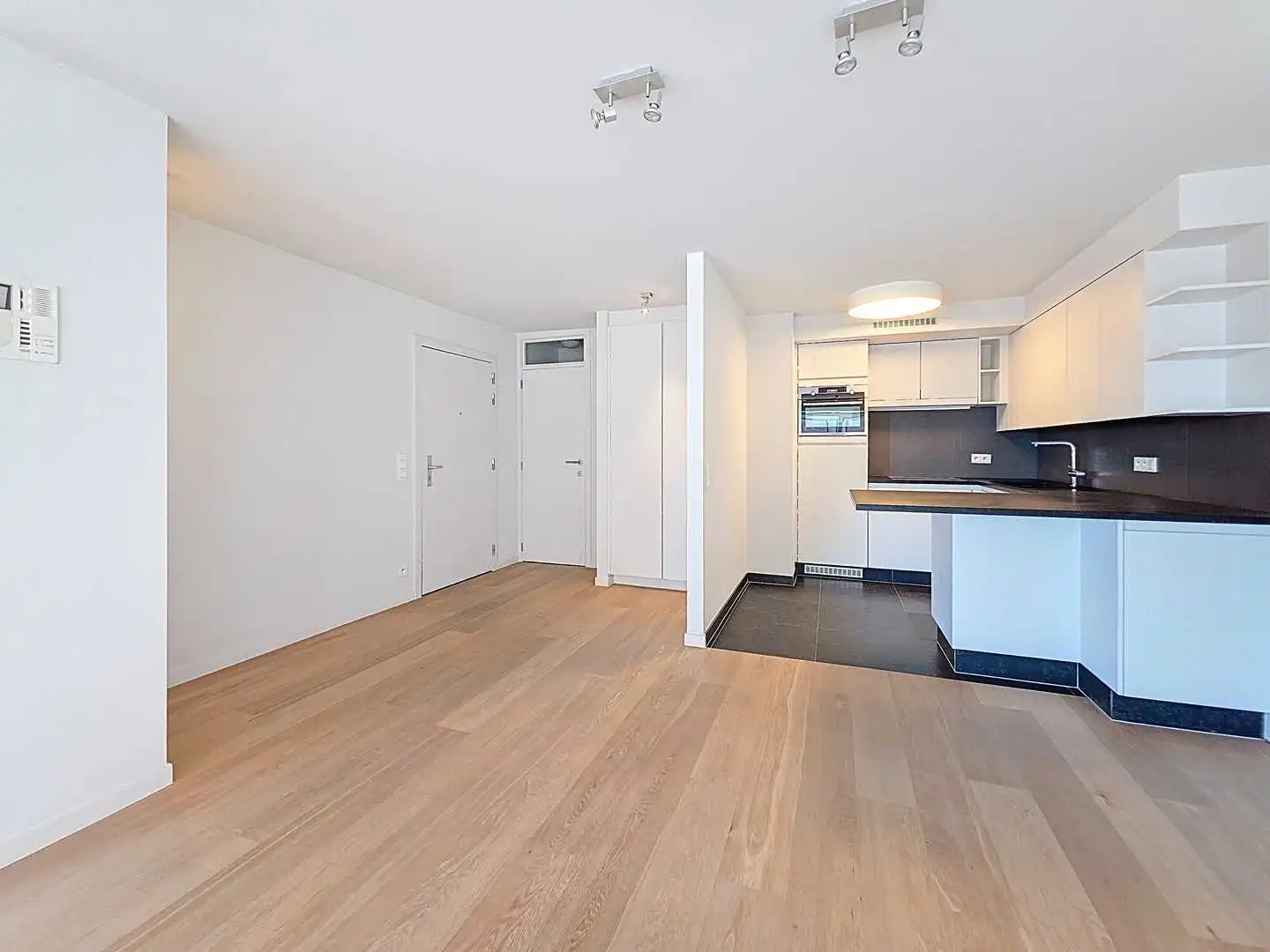 Luxueuze penthouse met zijdelings zeezicht en terras foto 2