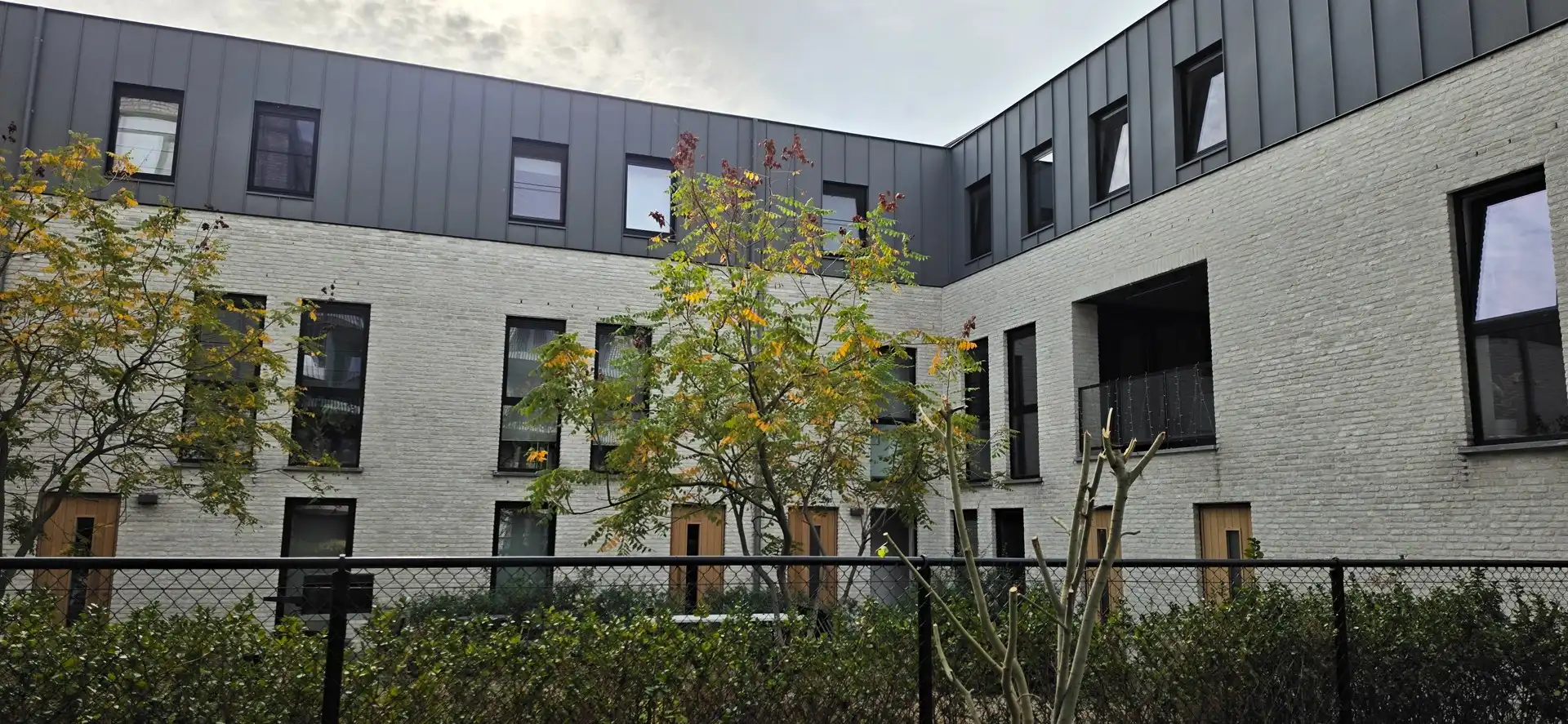 Ruime stadswoning met 3 slaapkamers, privétuin en ondergrondse staanplaats in Antwerpen foto 3