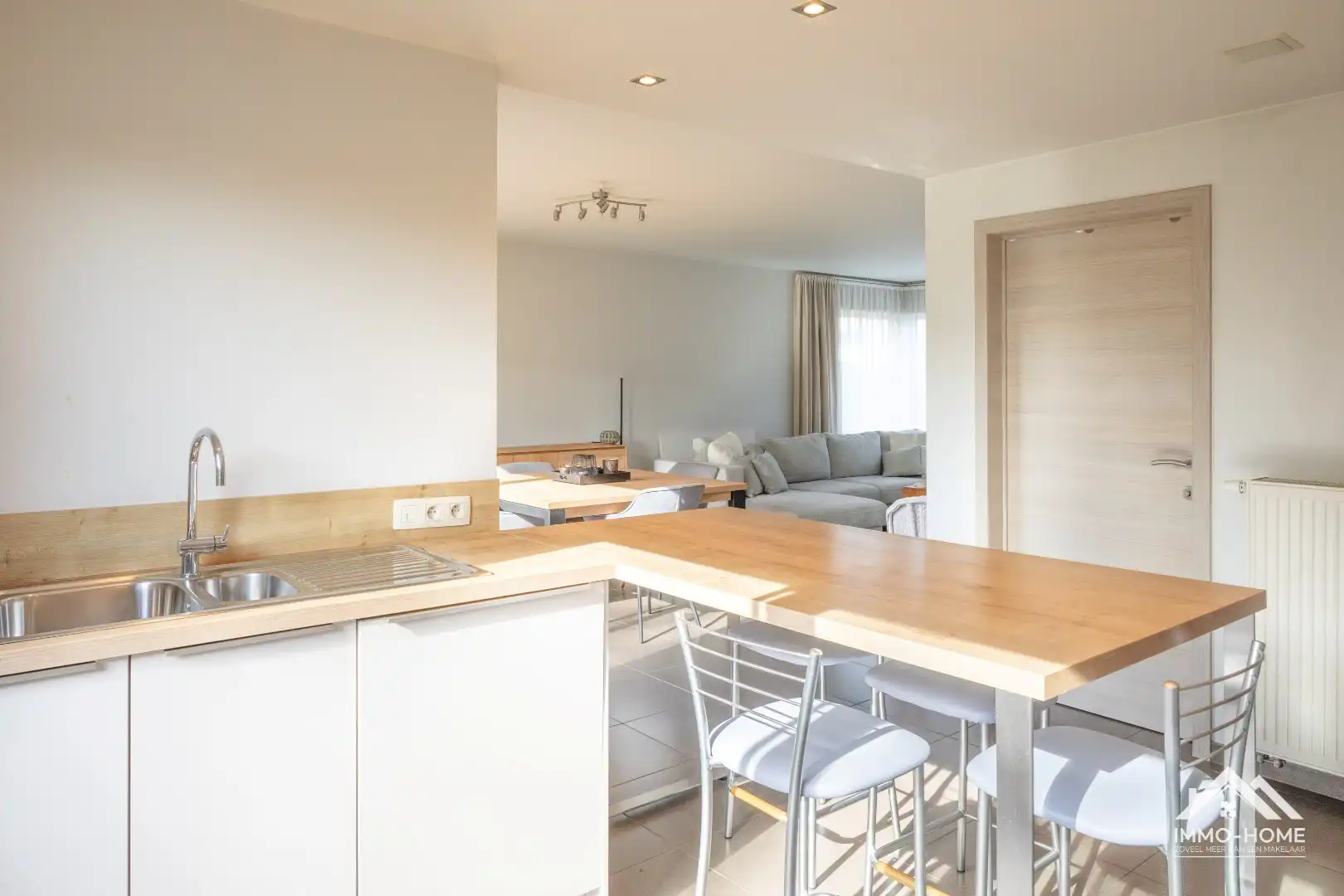 Perfect instapklare woning op een topligging in Lochristi! foto 14