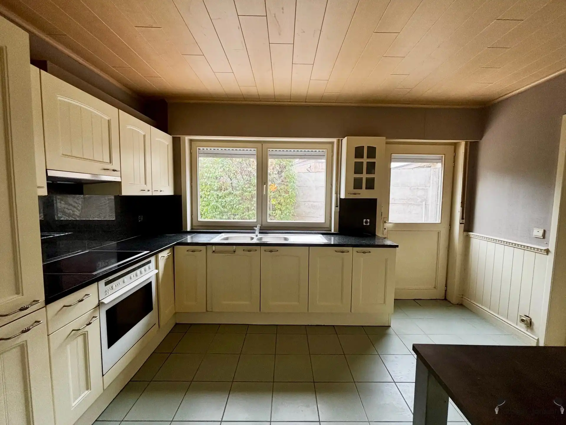 Ruime woning met 5 slaapkamers en tuin foto 6
