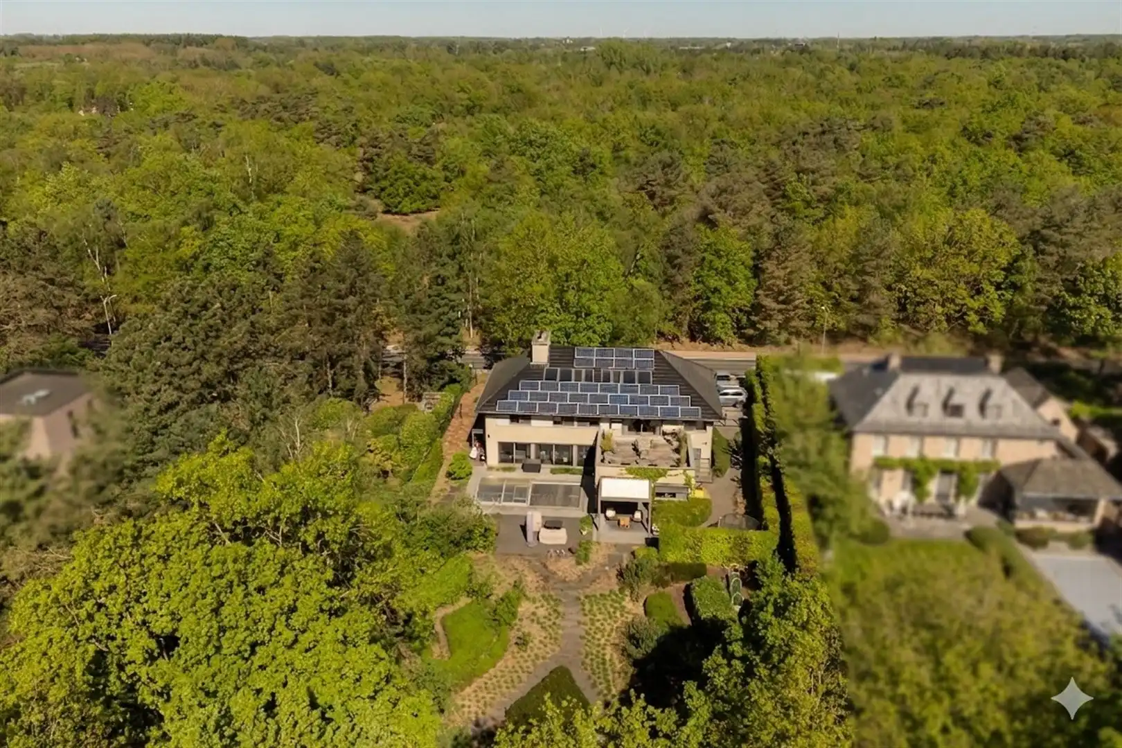 Exclusieve familievilla met zwembad aan de Kesselse Heide. foto 3