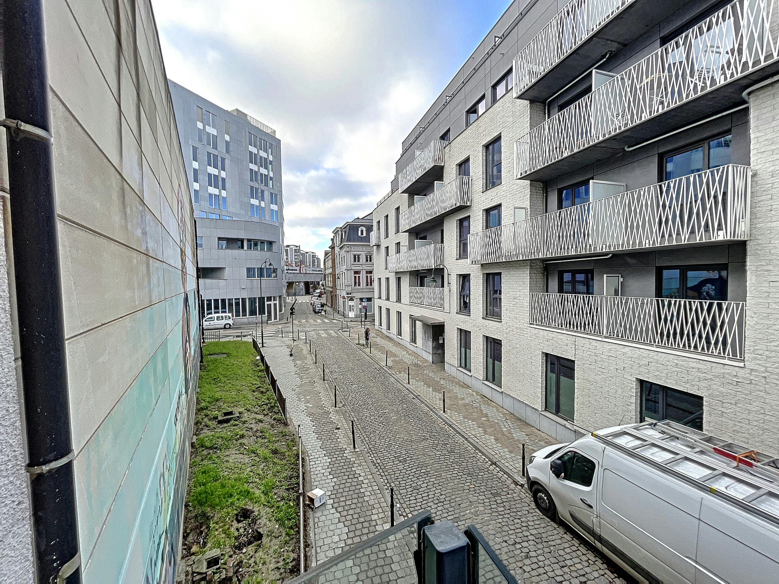 Appartement te Brussel nabij Rouppe en Zavel foto 13