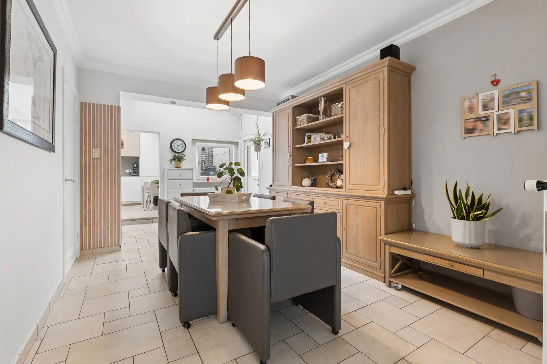 Instapklare gerenoveerde 2-gevelwoning op gunstige locatie foto 4