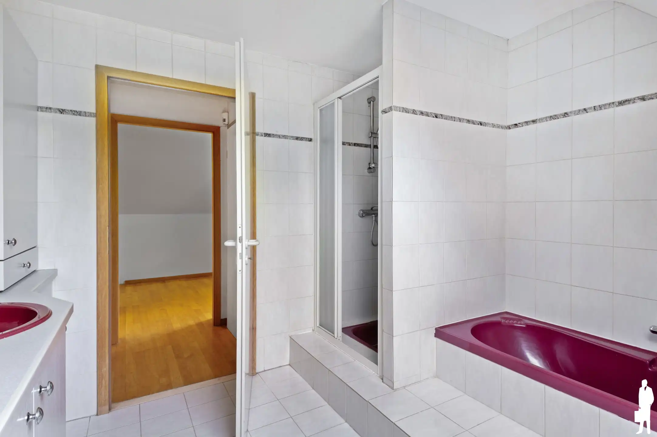 Te renoveren villa in doodlopende straat  foto 16