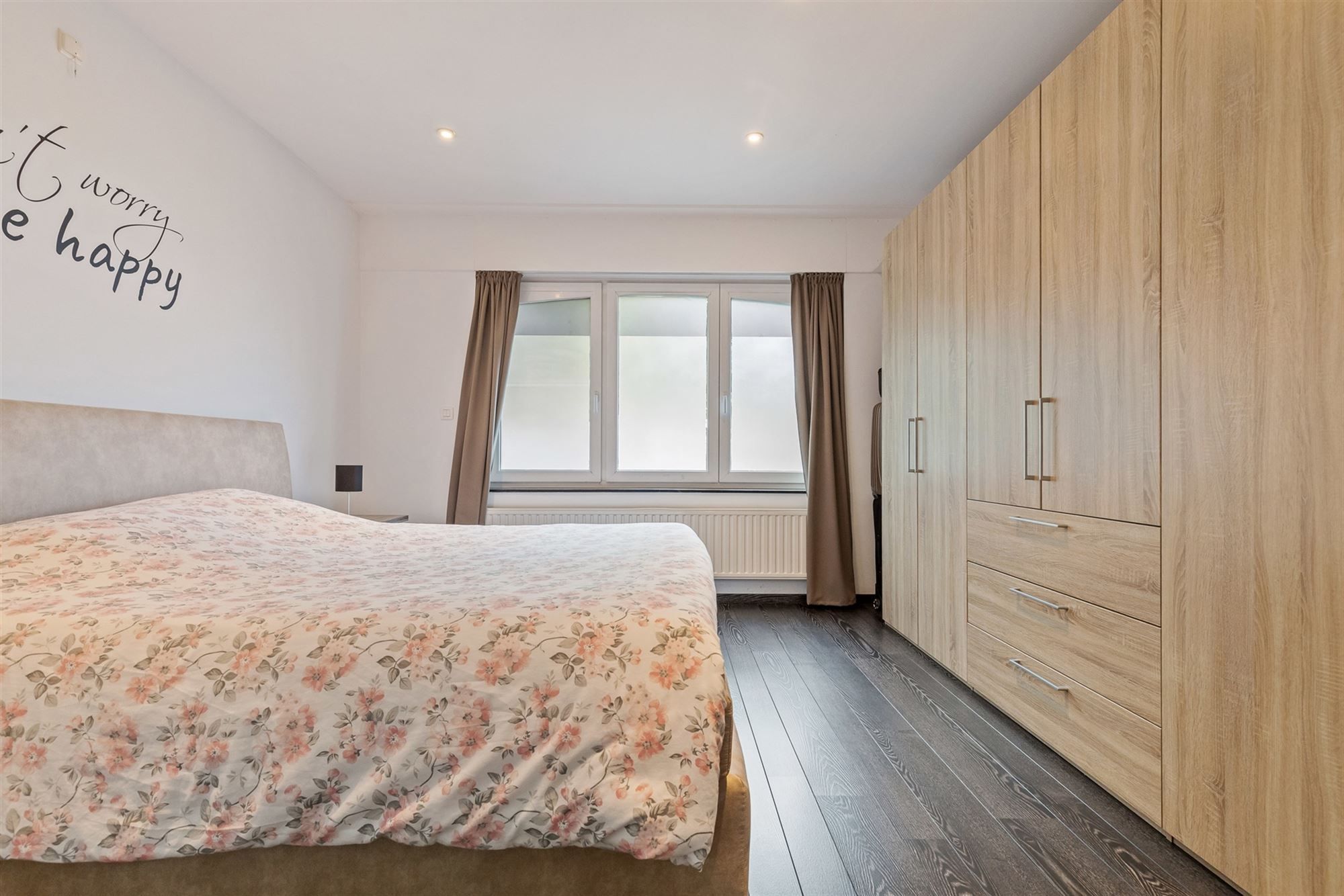 PERFECT ONDERHOUDEN GELIJKVLOERS APPARTEMENT MET 2 SLAAPKAMERS EN RUIME TUIN MET CARPORT EN BERGING TE HEUSDEN foto 15