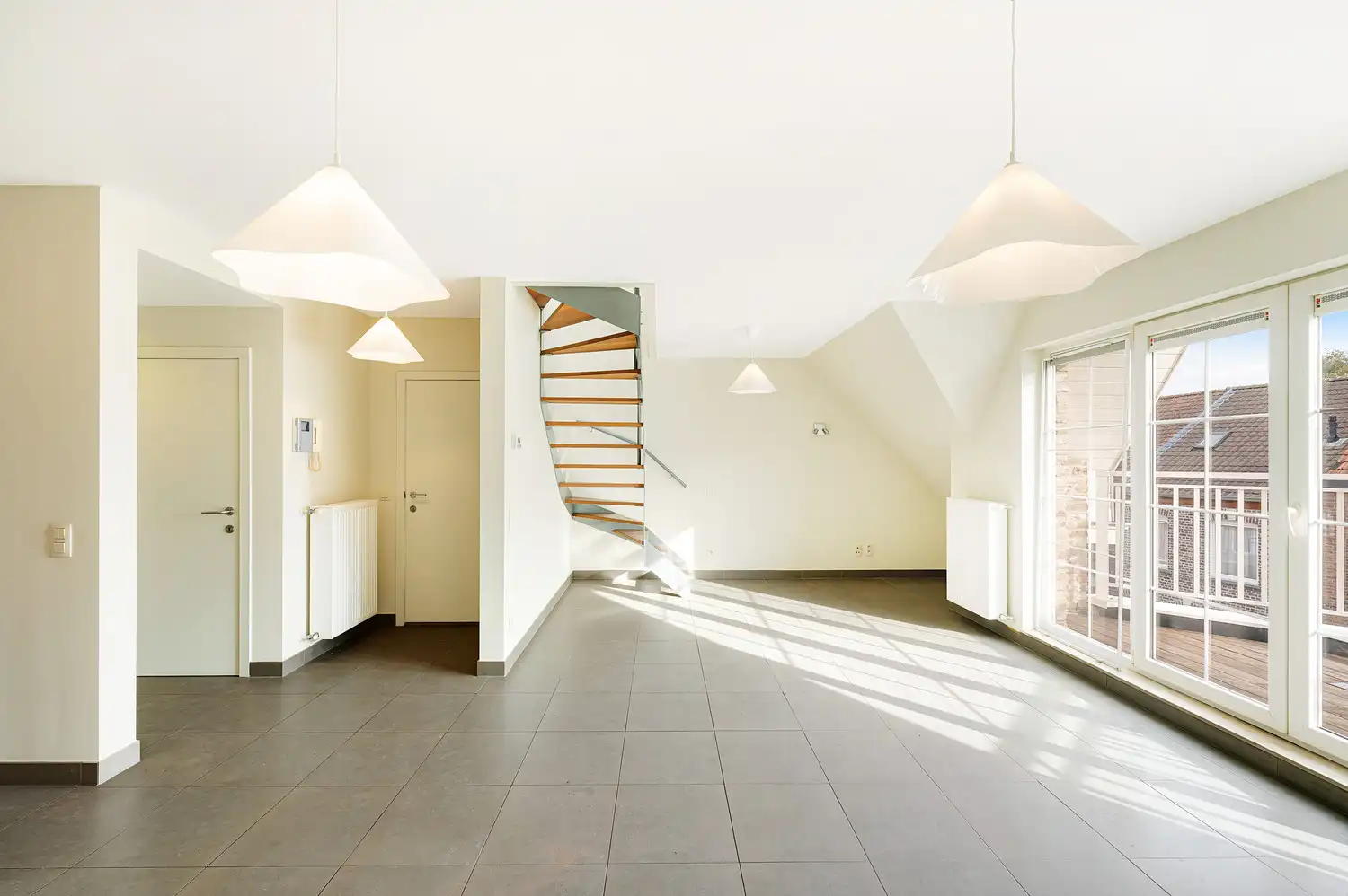 Groot woonappartement (109m²) met terrassen in villa residentie foto 4