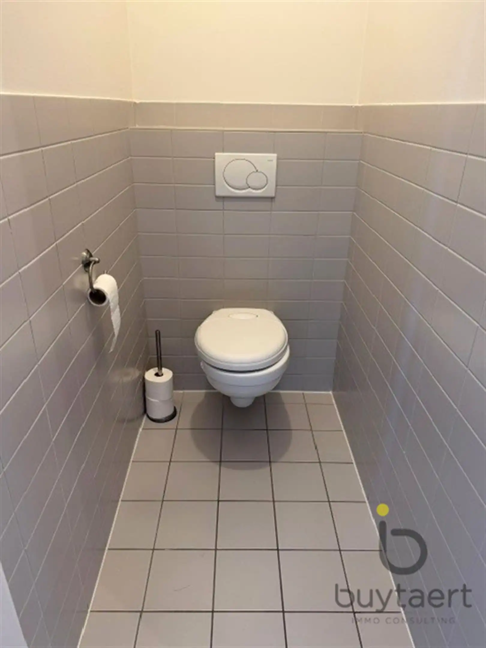 Hoekappartement met twee slpks en terrassen te Wommelgem. foto 10