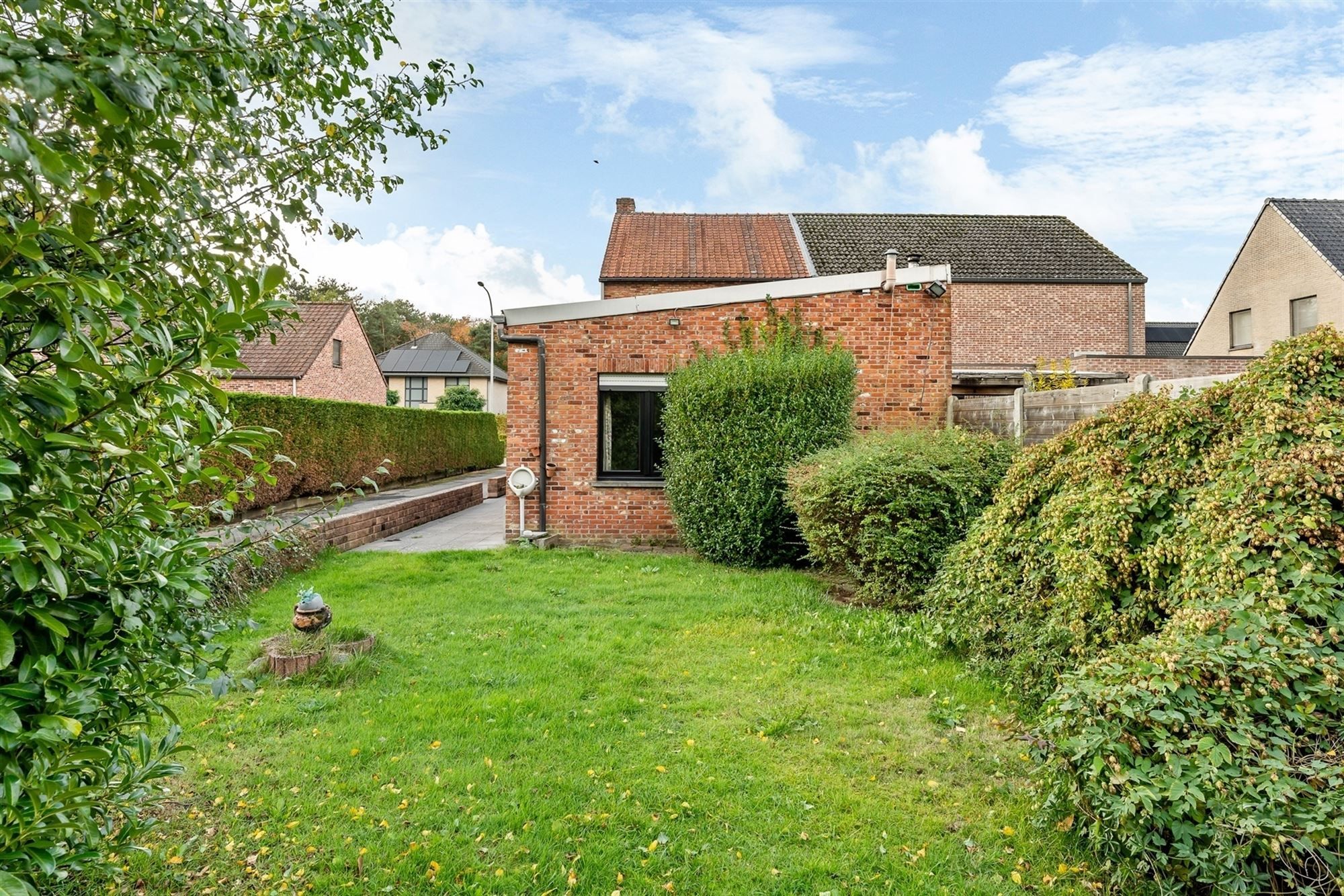 WONING MET GELIJKVLOERSE KAMER OP 950M2 foto 22