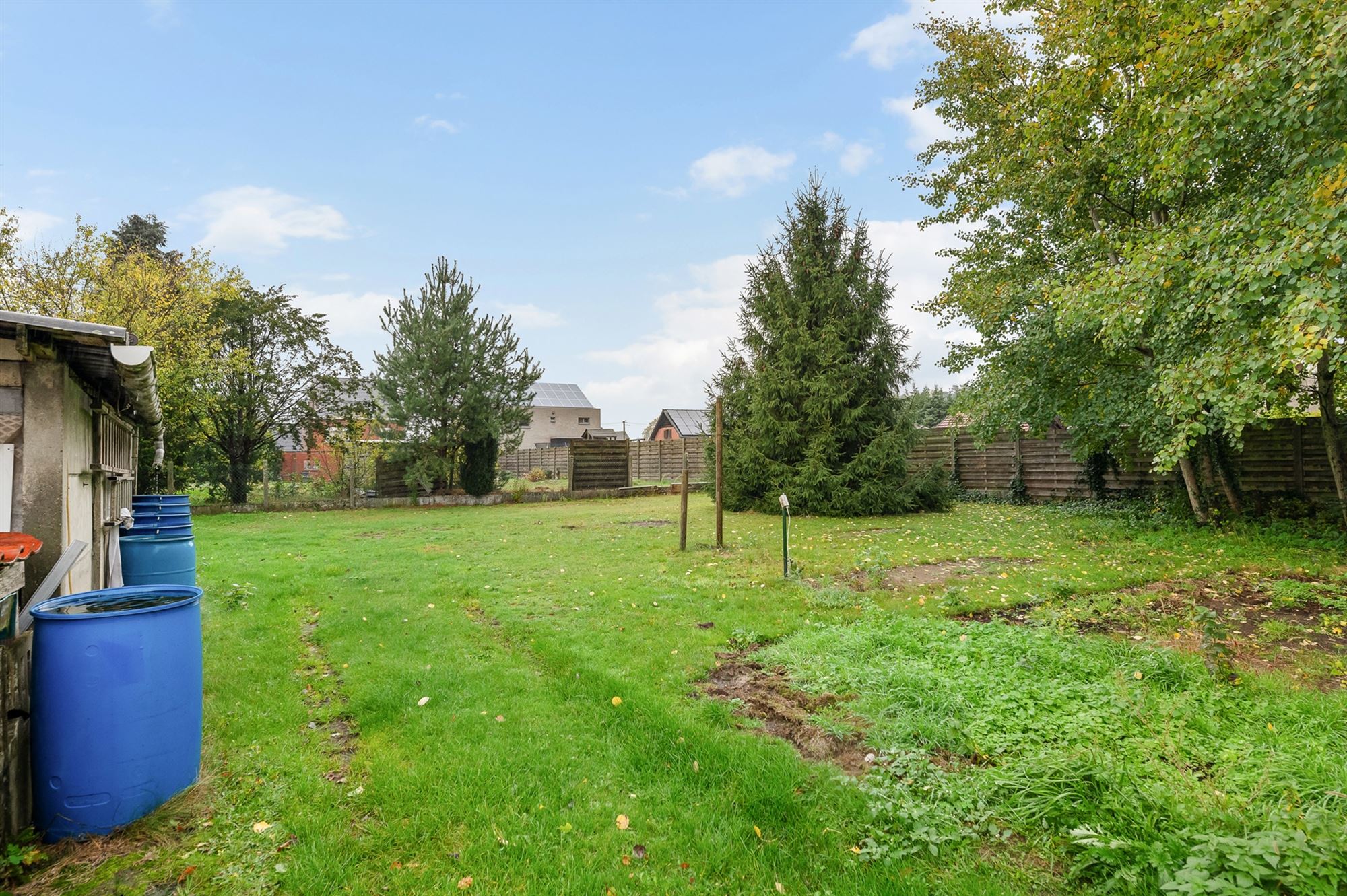WONING MET GELIJKVLOERSE KAMER OP 950M2 foto 22