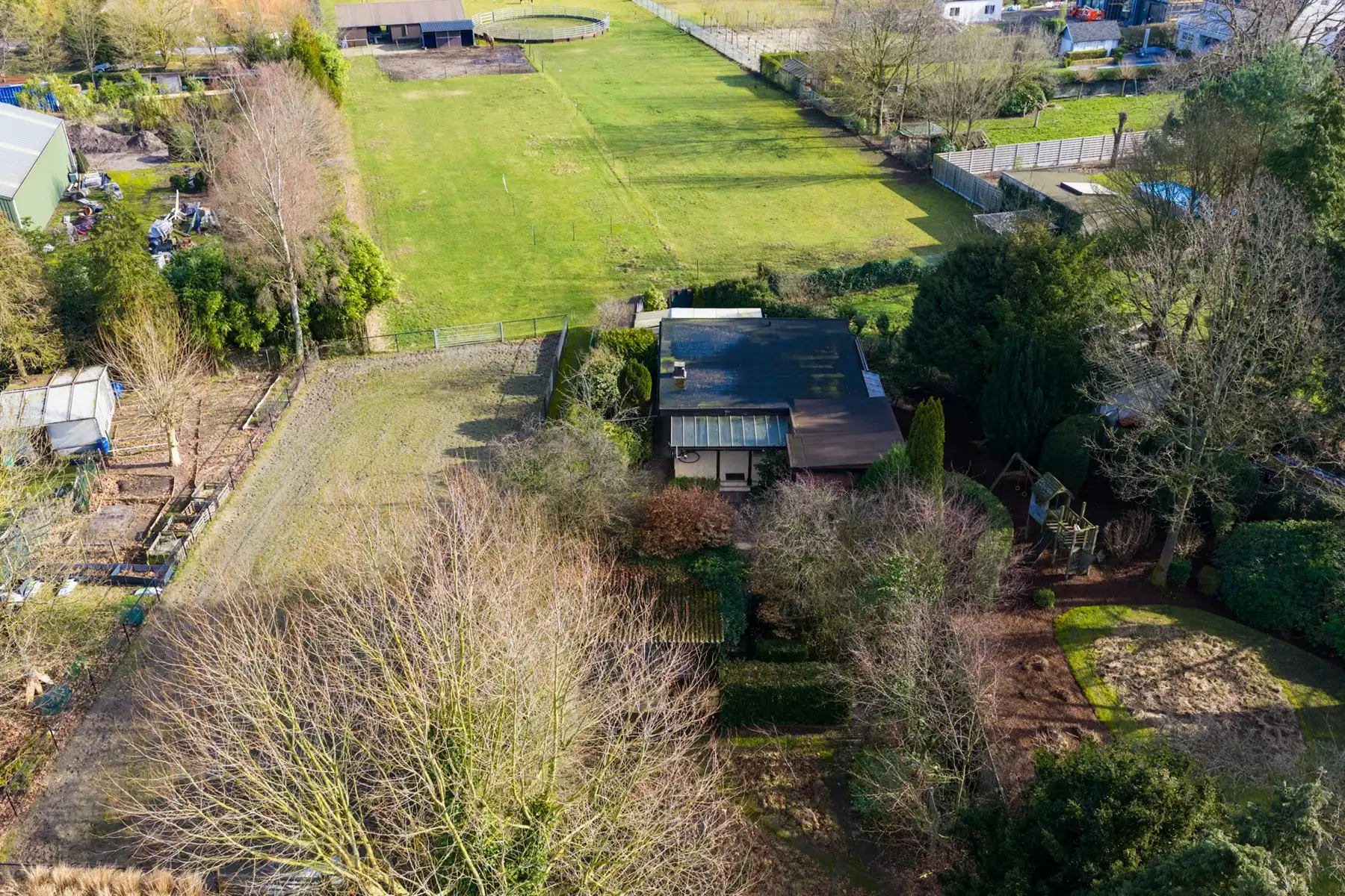 Charmante halfopen woning met polyvalent bijgebouw foto 14