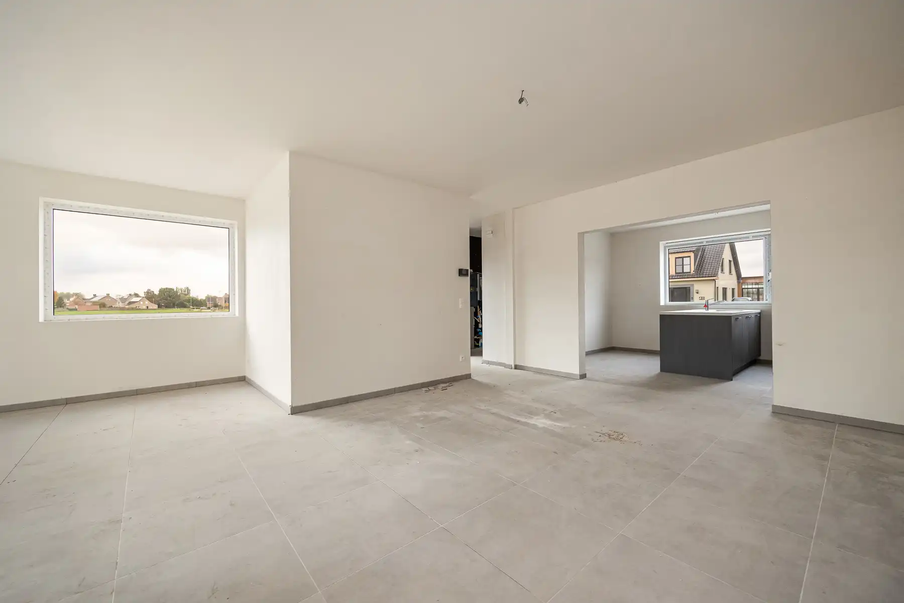 Halfopen woning met 3 slaapkamers en fietsenberging/carport op perceel van ca 540m² foto 9