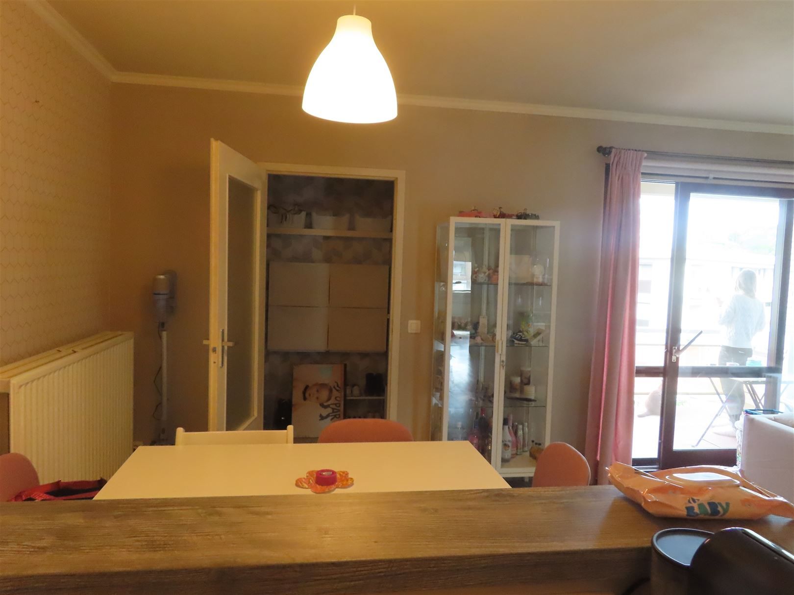 Instapklaar 2 slaapkamerappartement mét terras! foto 11