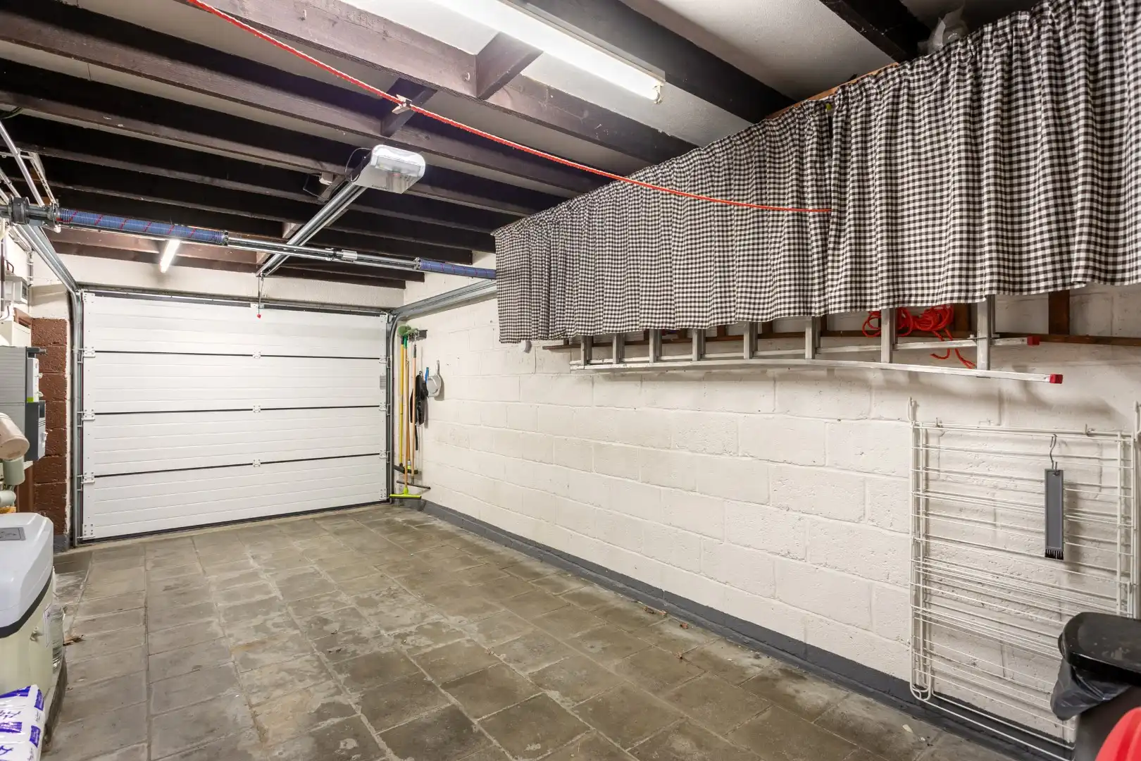 Solide 3-gevel woning met 3 slaapkamers, tuin en garage nabij centrum Halle foto 25