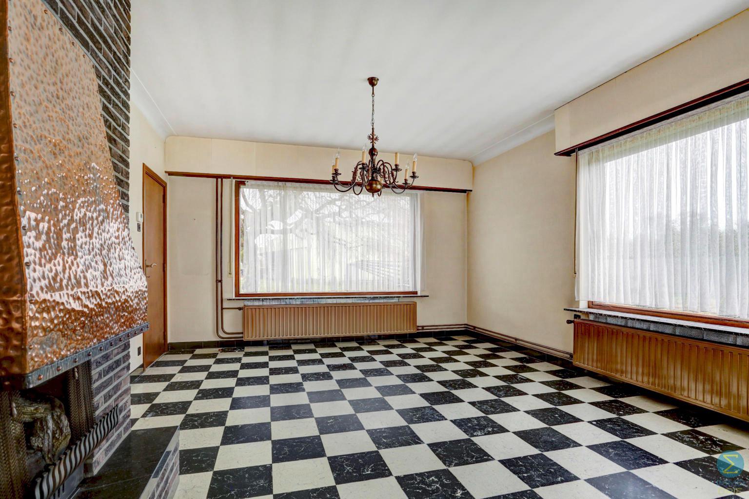 Te renoveren woning met potentieel, 4 ruime slpks op 898m² foto 5