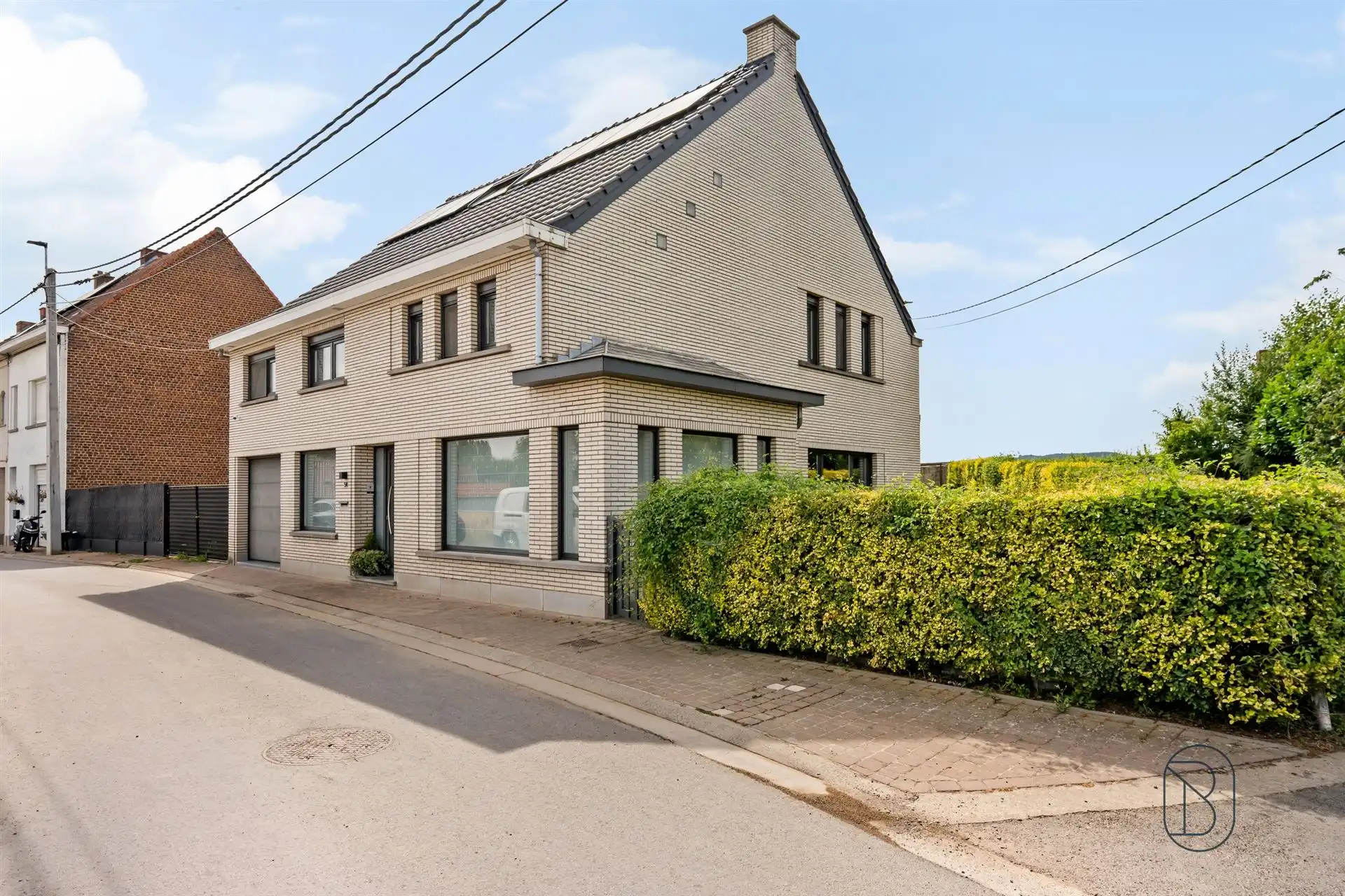 Recent gerenoveerde gezinswoning met 4 slpk, garage & tuin foto 7